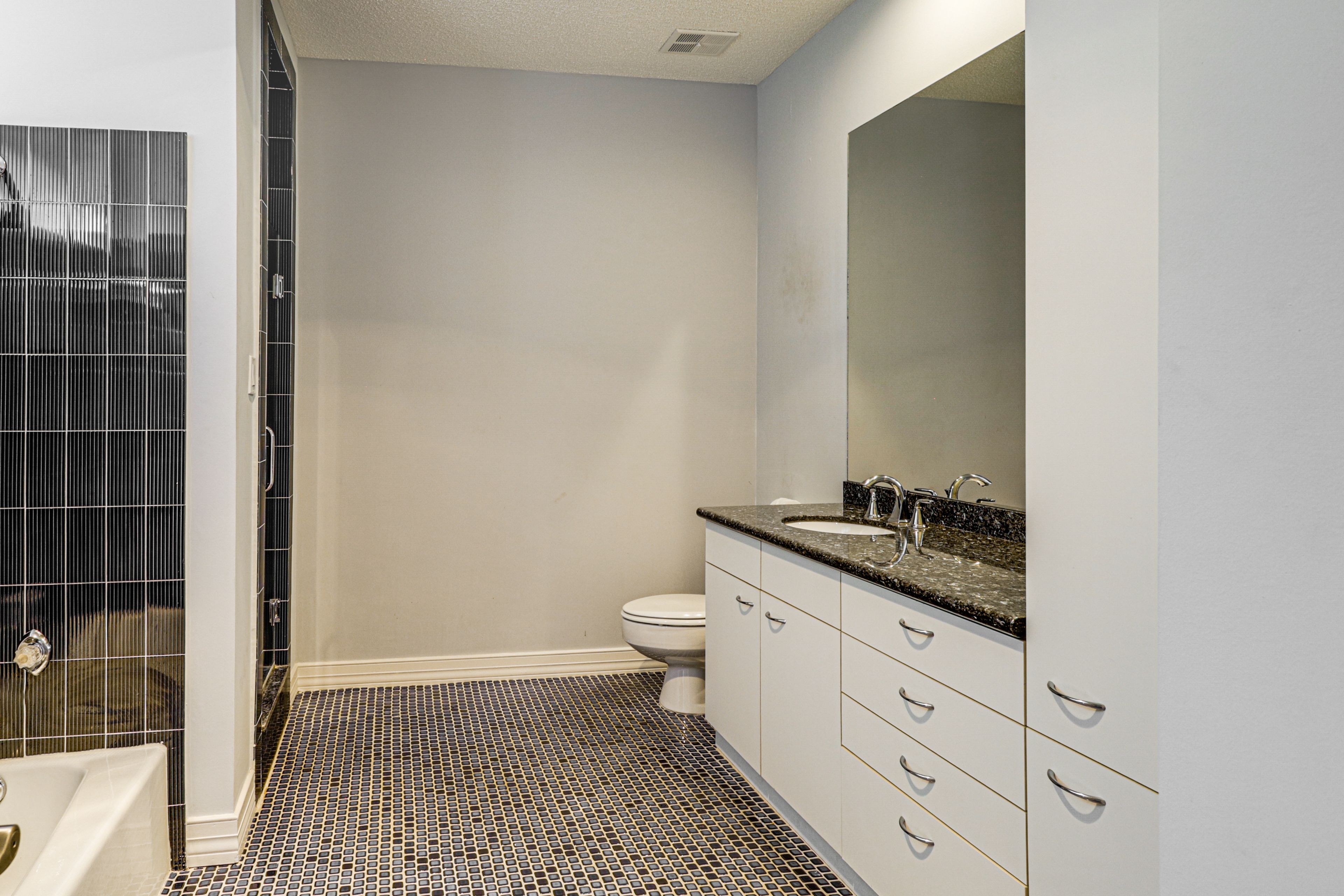 Bathroom | 3rd Floor