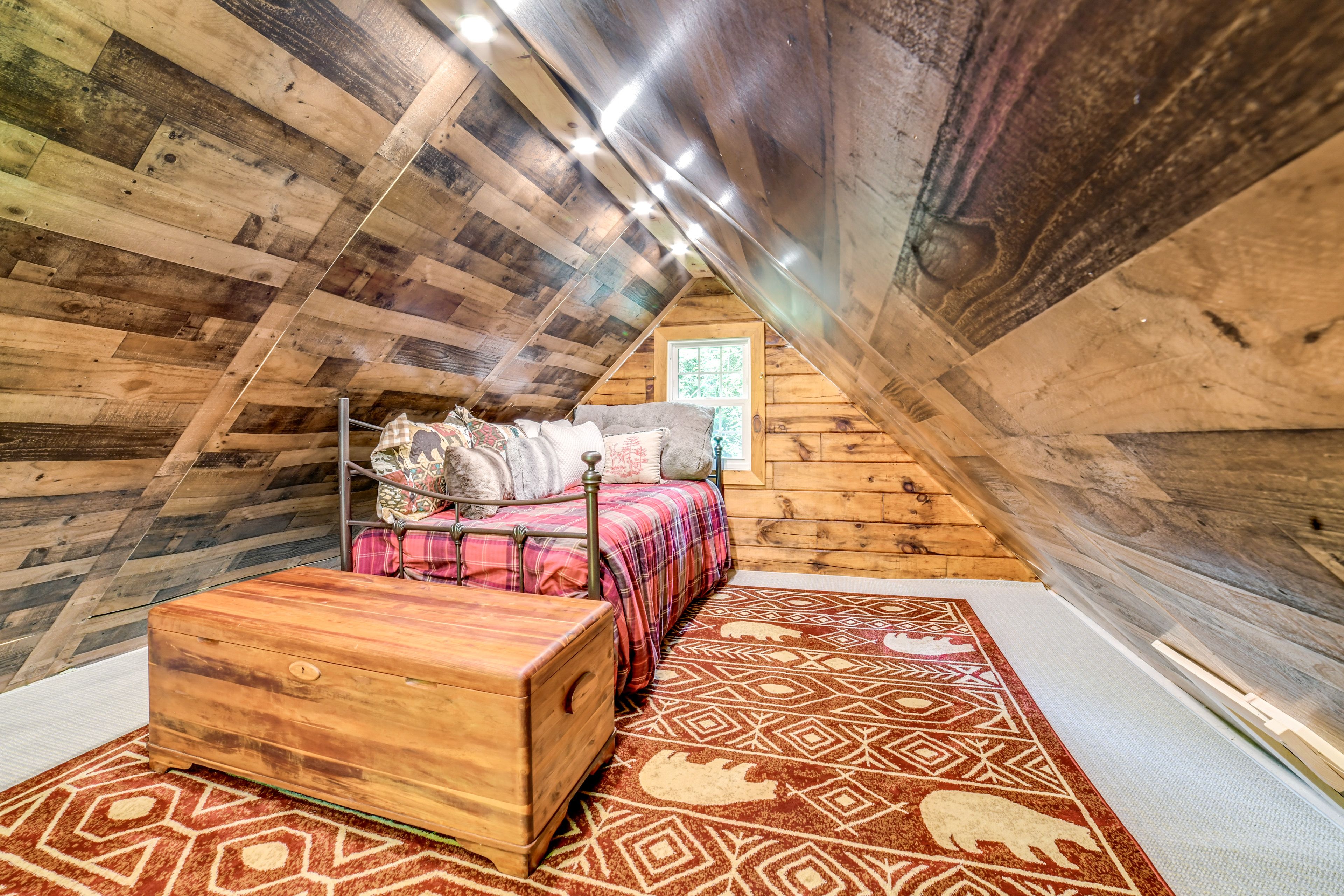 Loft | Twin Daybed w/ Twin Trundle | Ladder Required | 2nd Floor