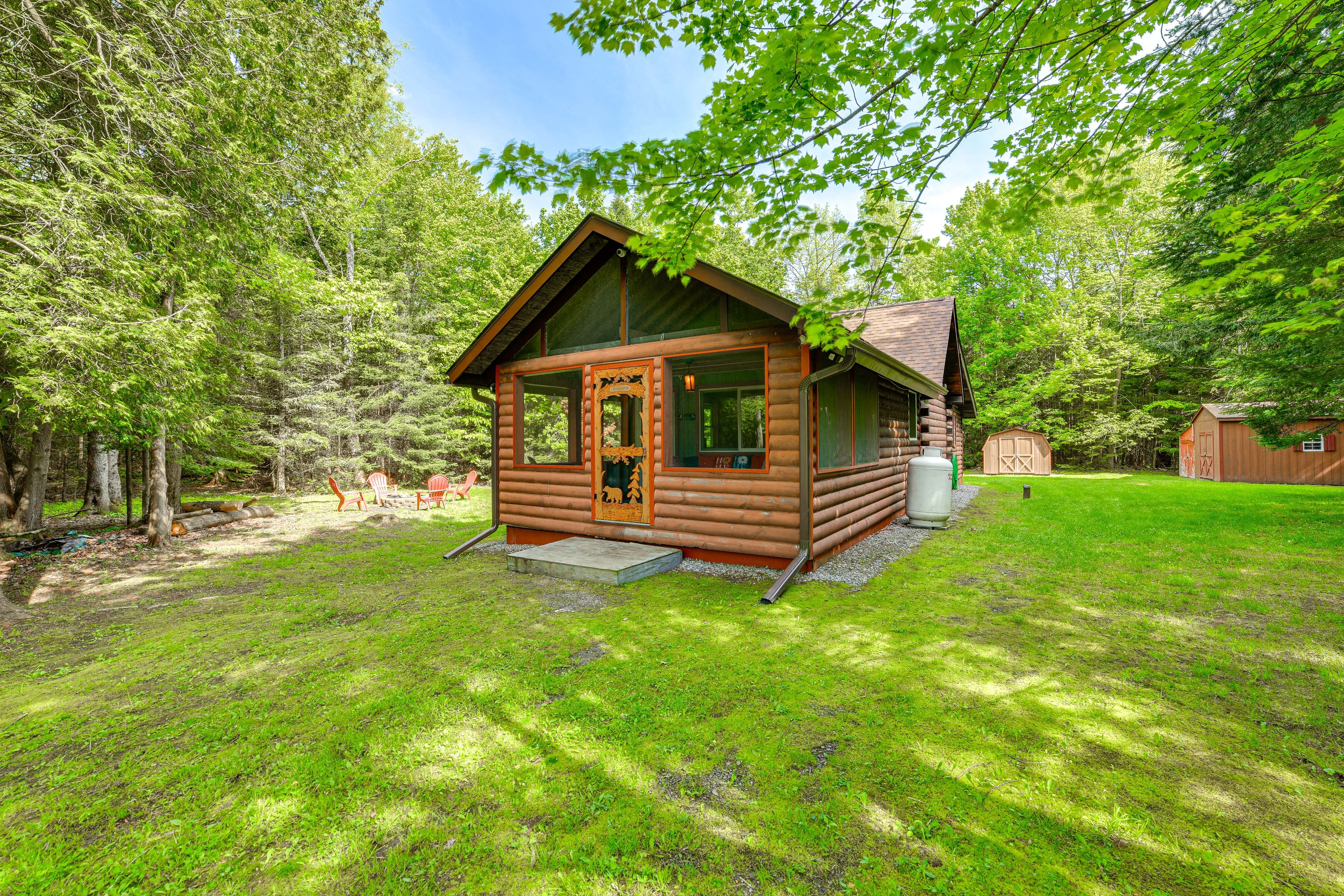 New Berlin Vacation Rental | 1BR | 1BA | 902 Sq Ft | 2 Steps to Enter
