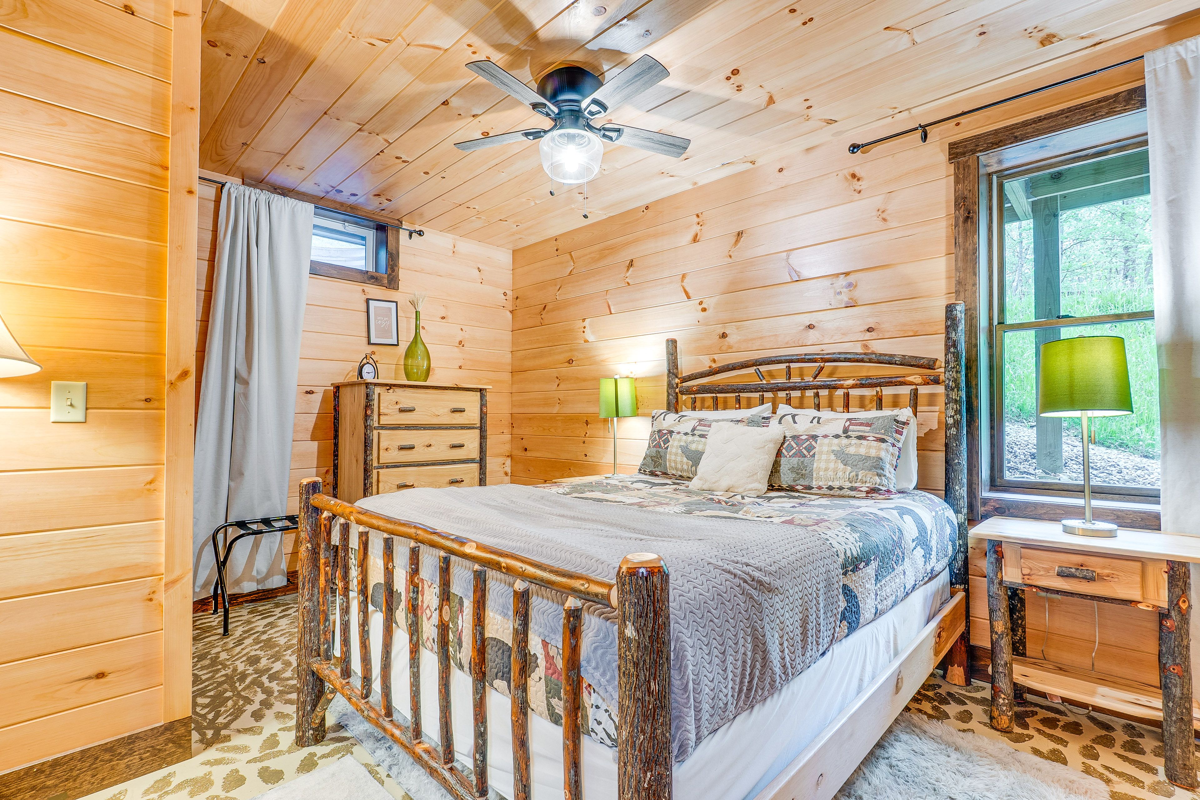 Bedroom 3 | Basement | Queen Bed