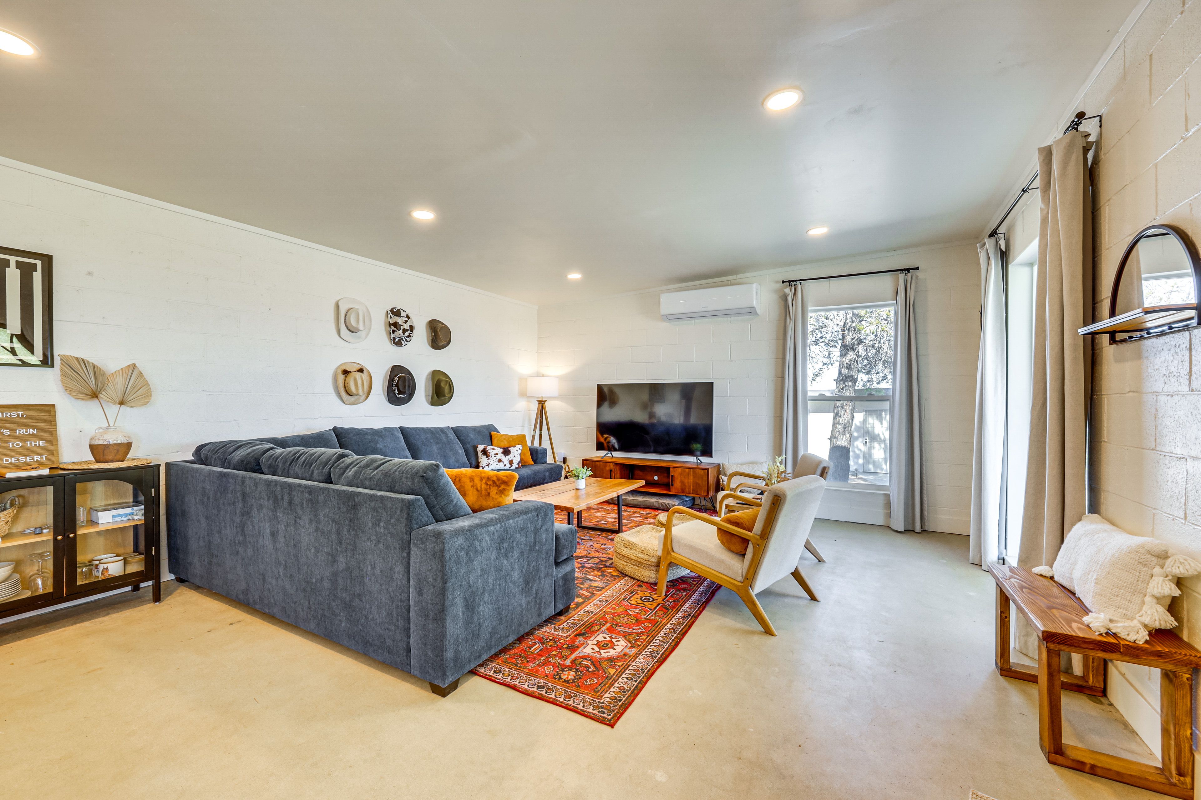 Living Room | Smart TV | Free WiFi