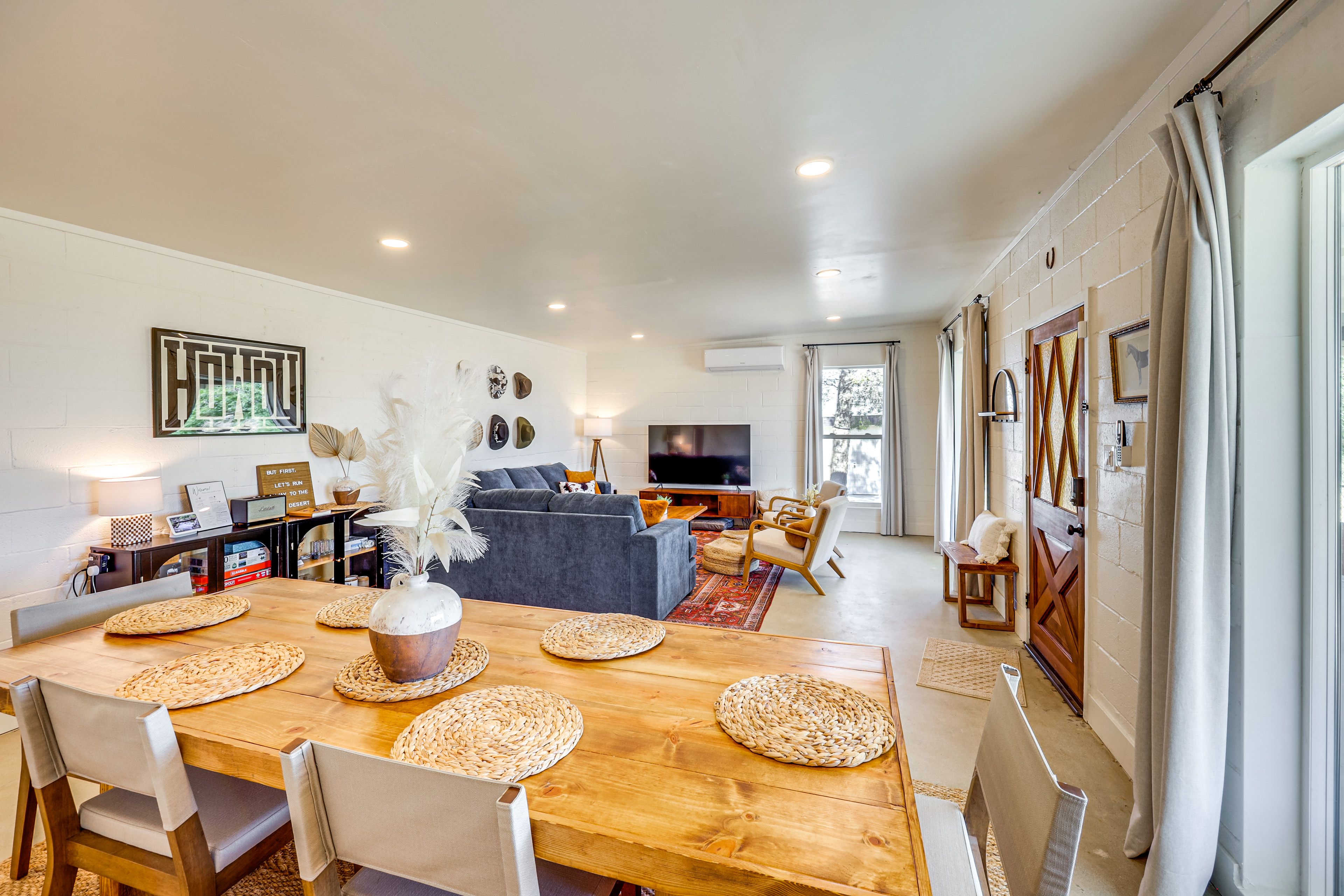 Dining Area | Dining Table | Dishware/Flatware