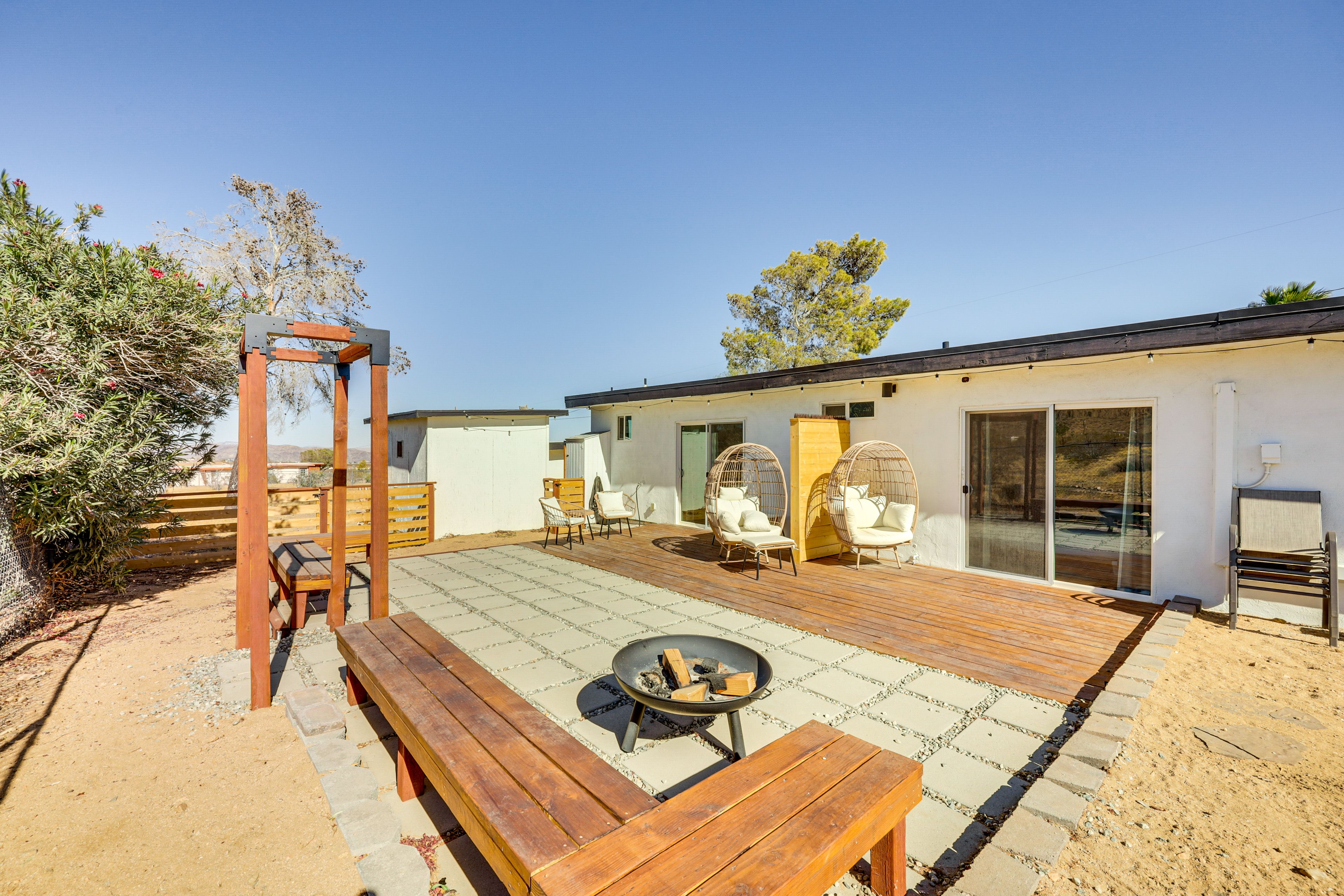Landers Vacation Rental | 2BR | 2BA | 1,300 Sq Ft | 5 Steps Required