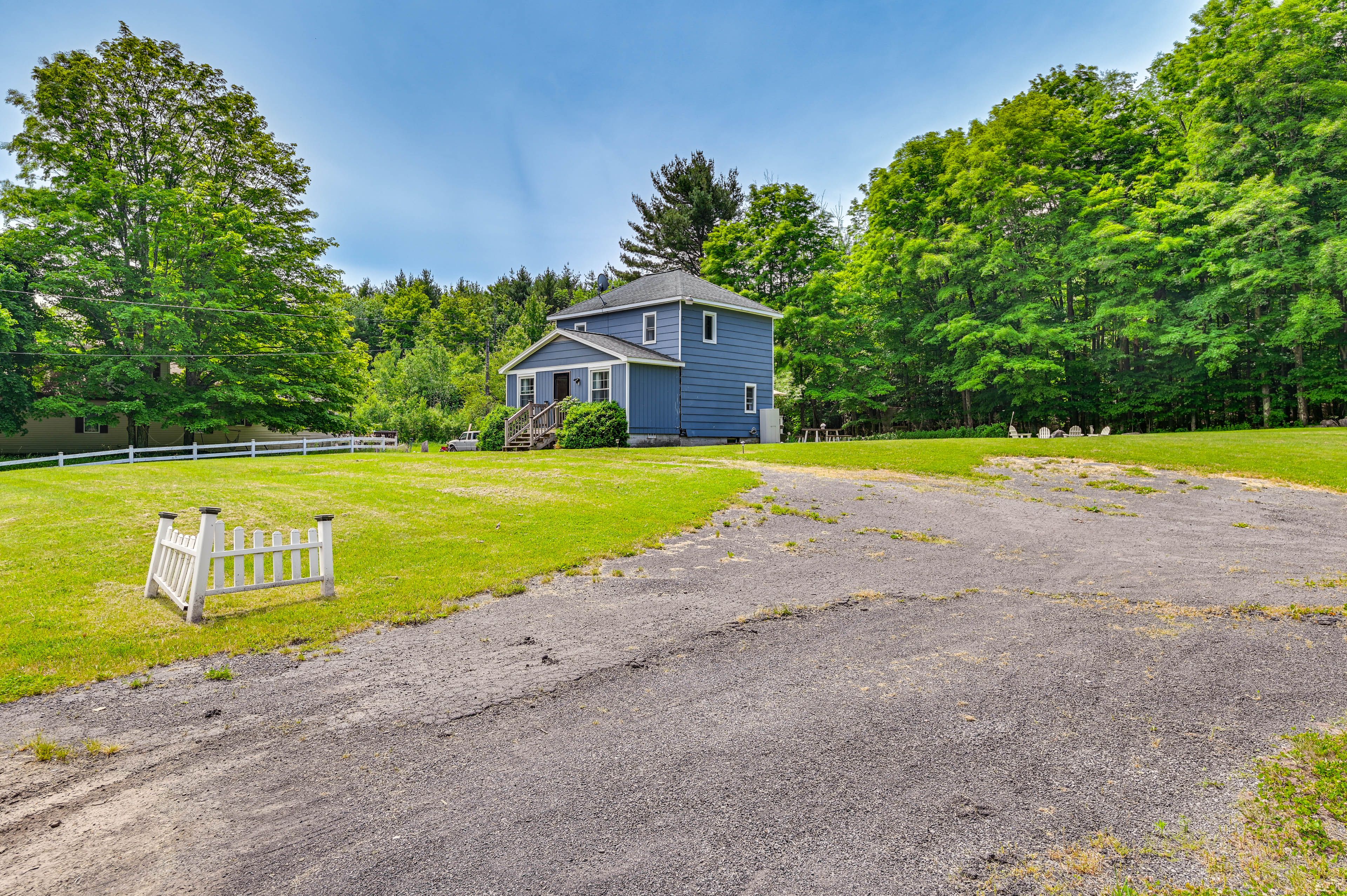 Parking | Driveway (4 Vehicles) | RV/Trailer Parking