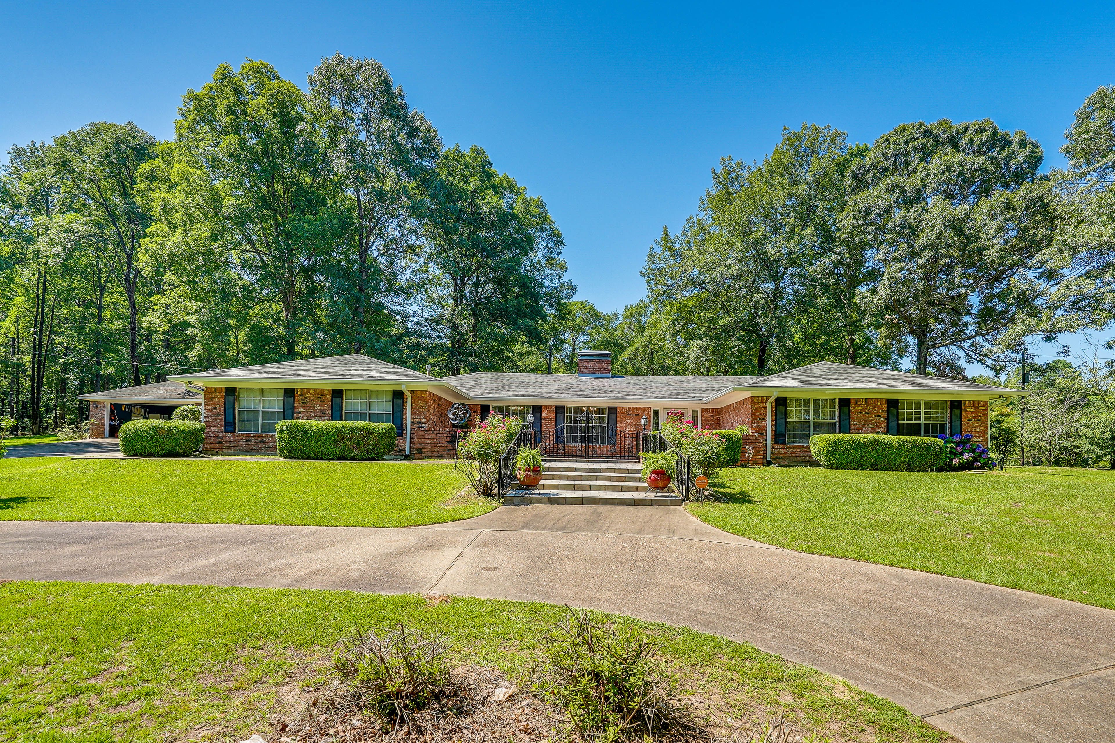 Simsboro Vacation Rental | 3BR | 2.5BA | 2,400 Sq Ft | 5 Steps to Enter