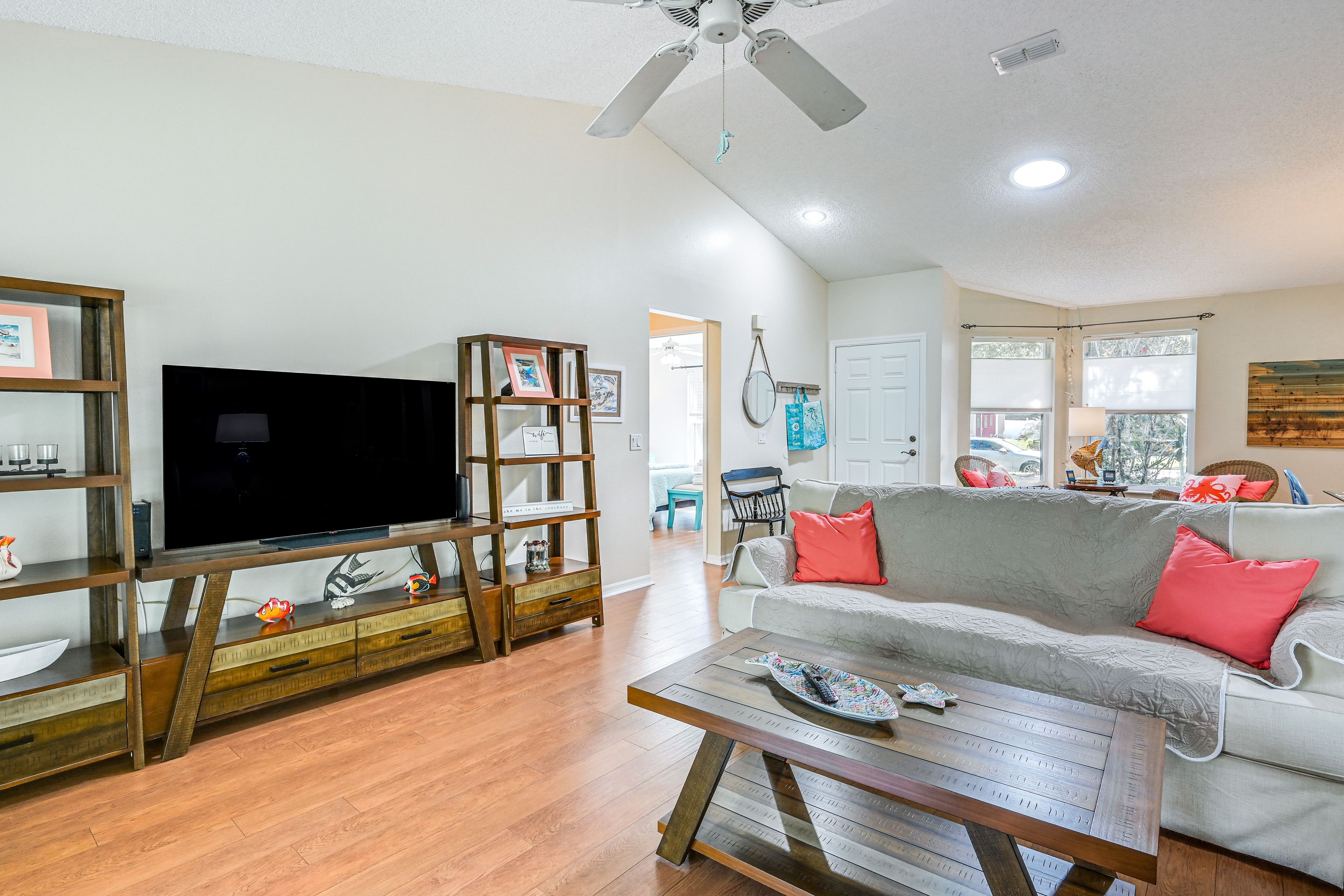 Living Room | Smart TV