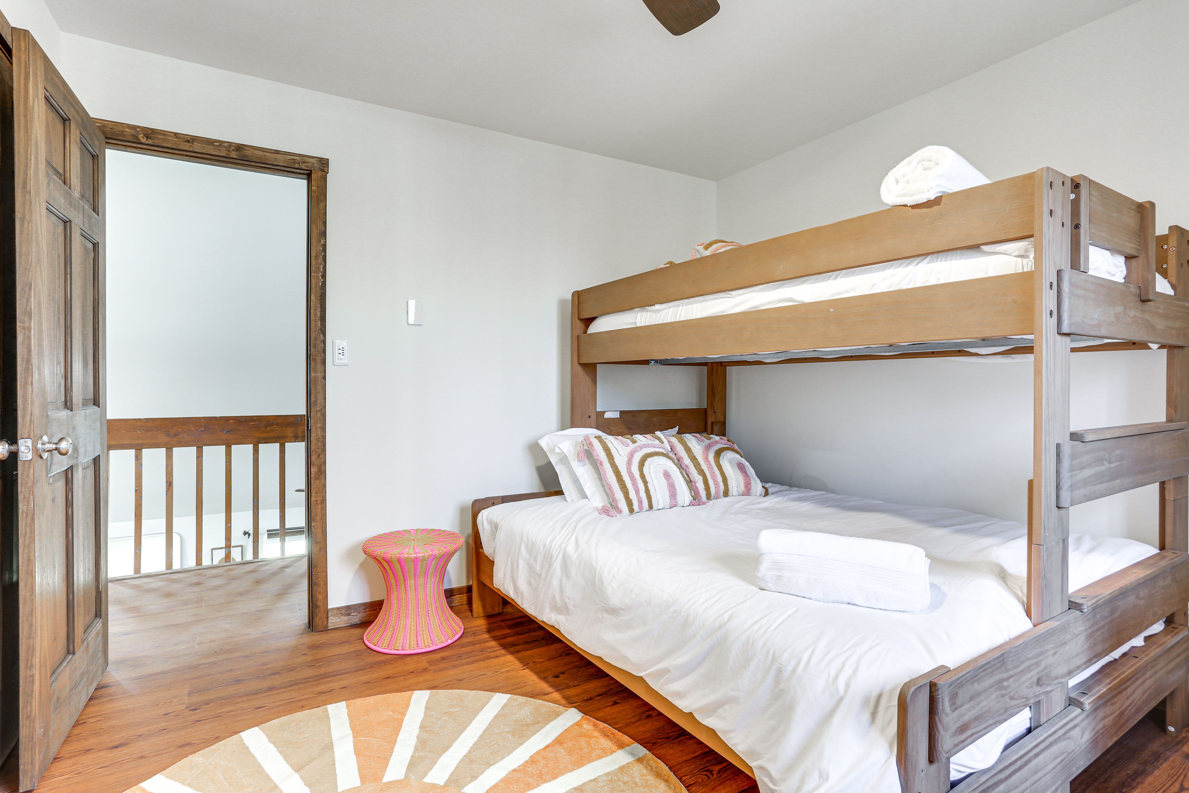 Bedroom 2 | Twin/Queen Bunk Bed | 2nd Floor