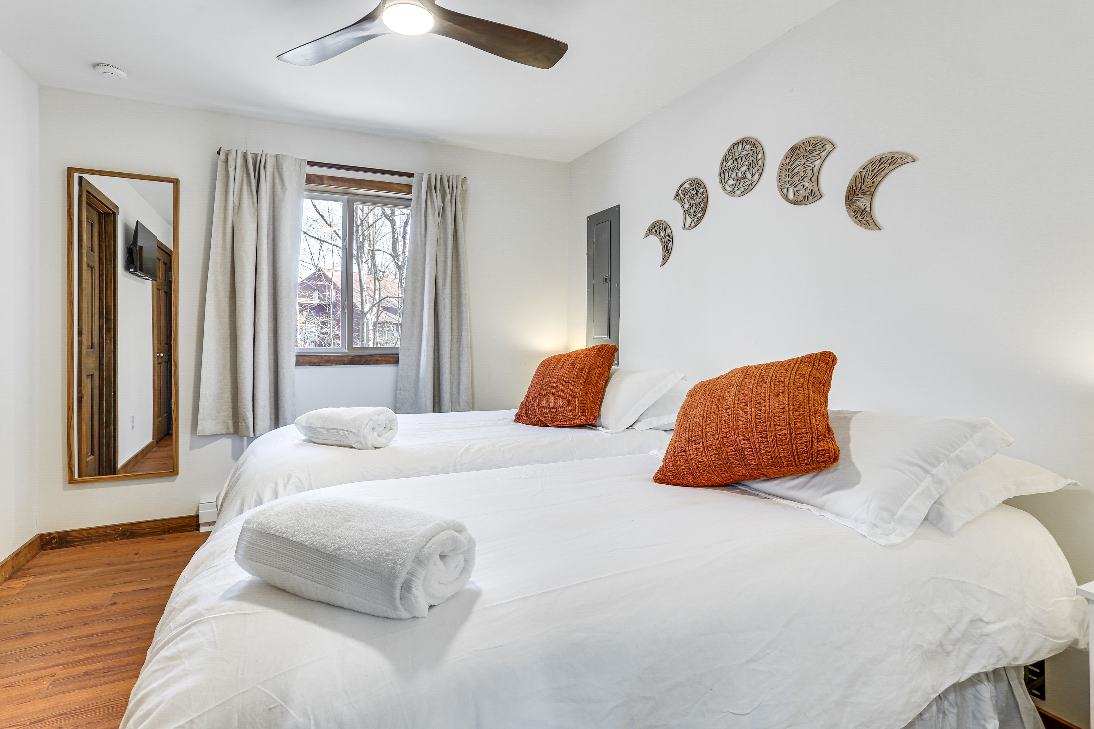 Bedroom 3 | 2 Twin XL Beds (Convertible to 1 King Bed) | 1st Floor