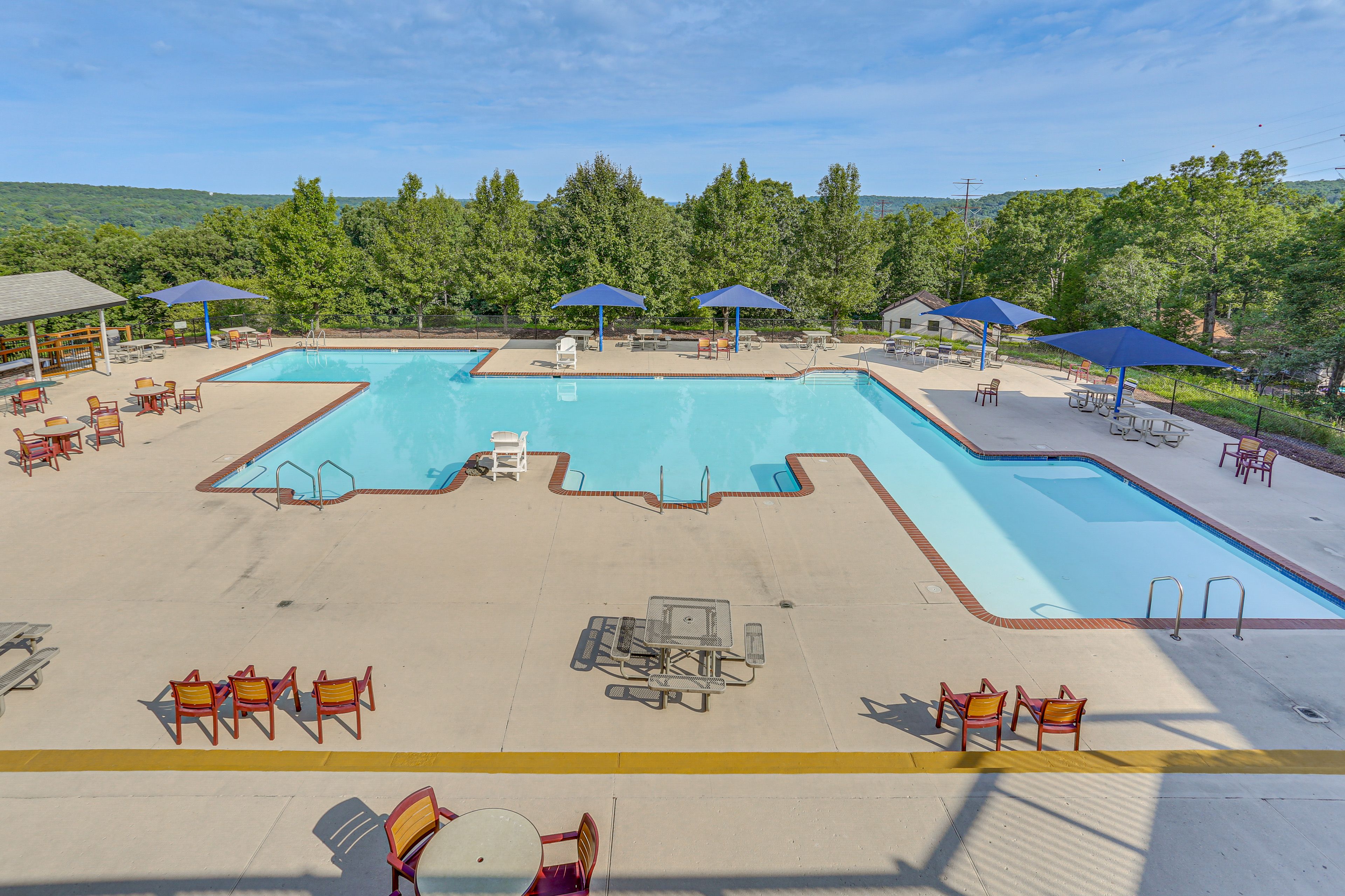 Saw Creek Community Association | Community Amenities | Outdoor Pool