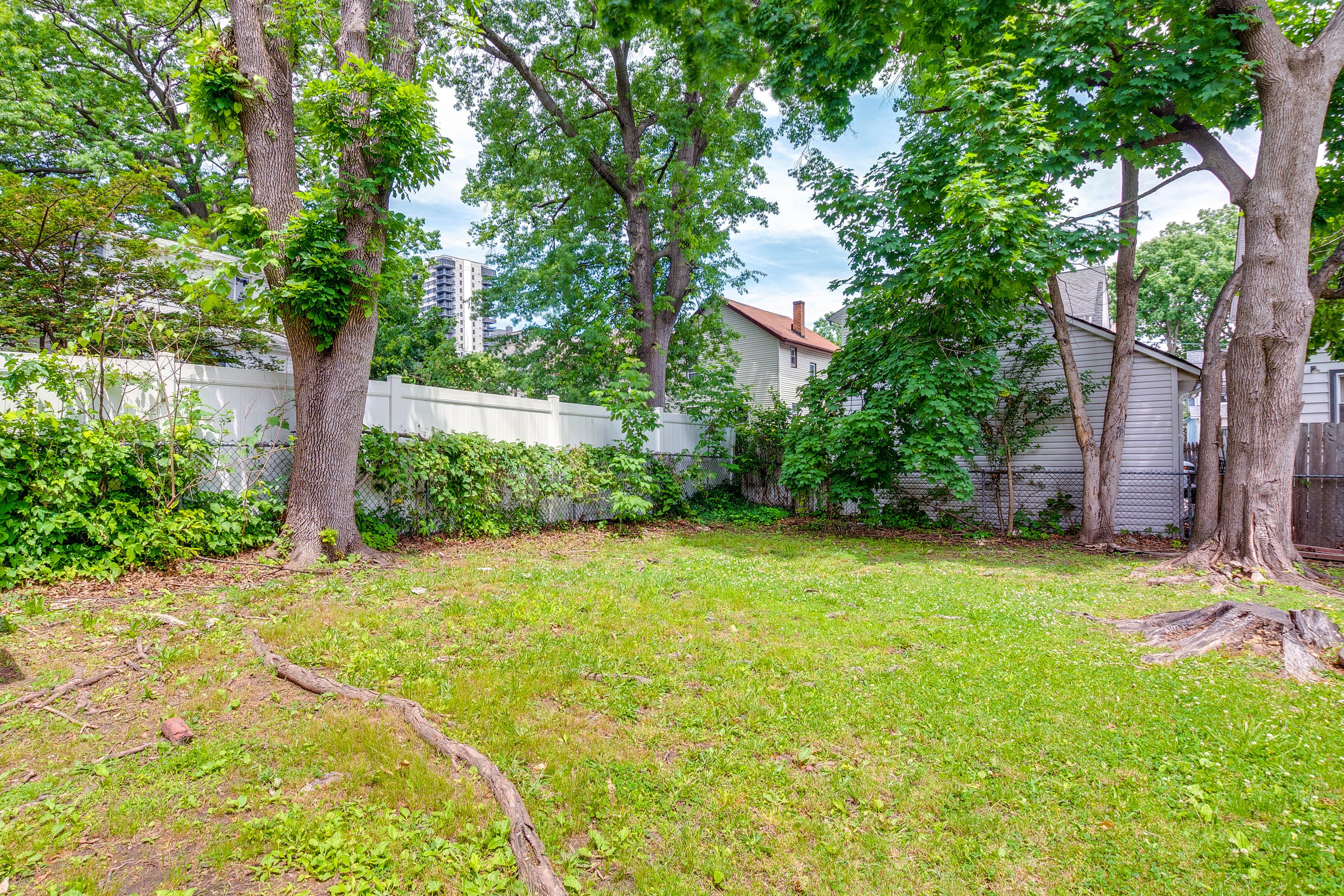 Fenced-In Yard (Shared)