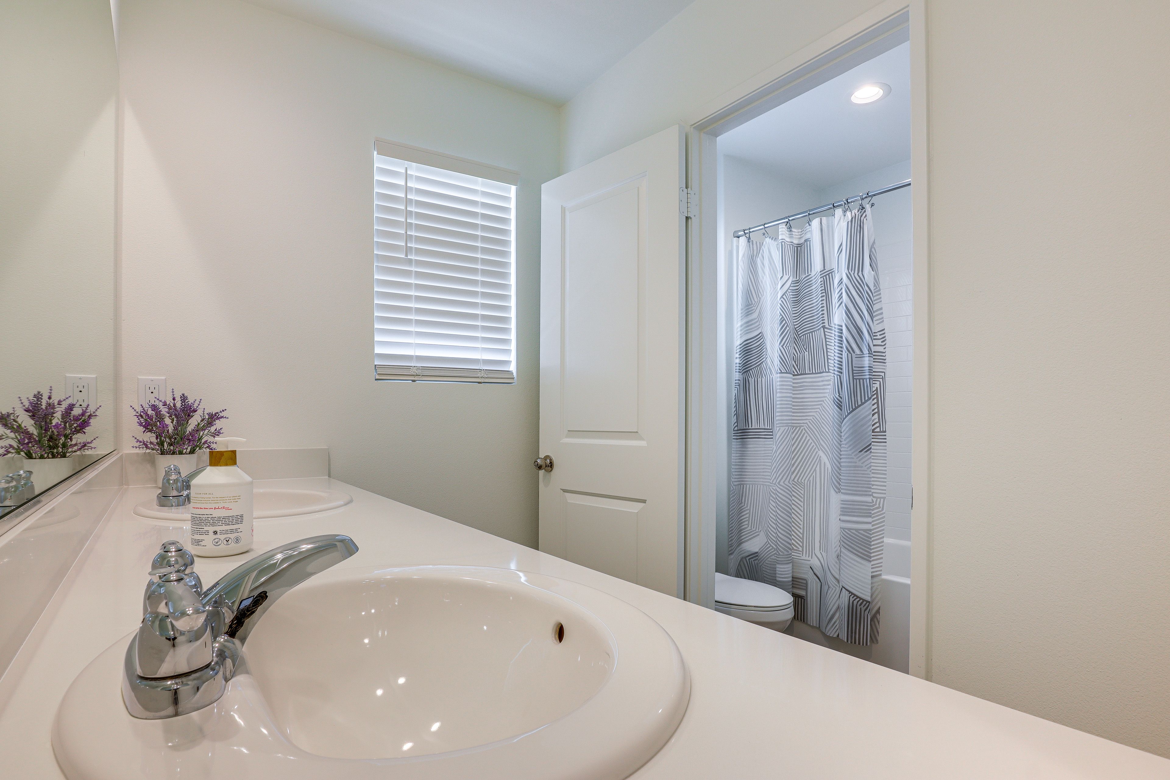 Full Bathroom | 2nd Floor