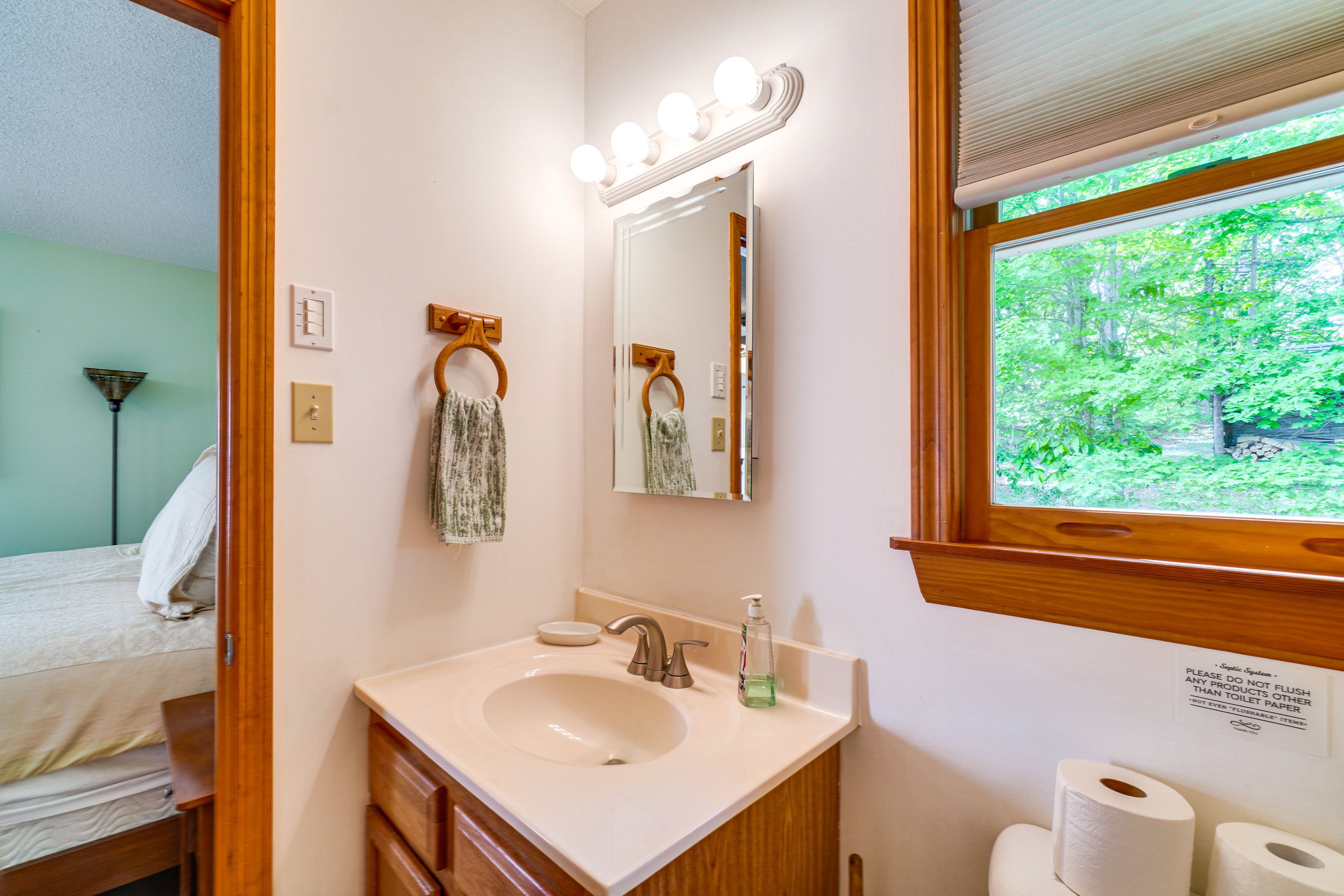 En-Suite Bathroom | Complimentary Toiletries | 1st Floor