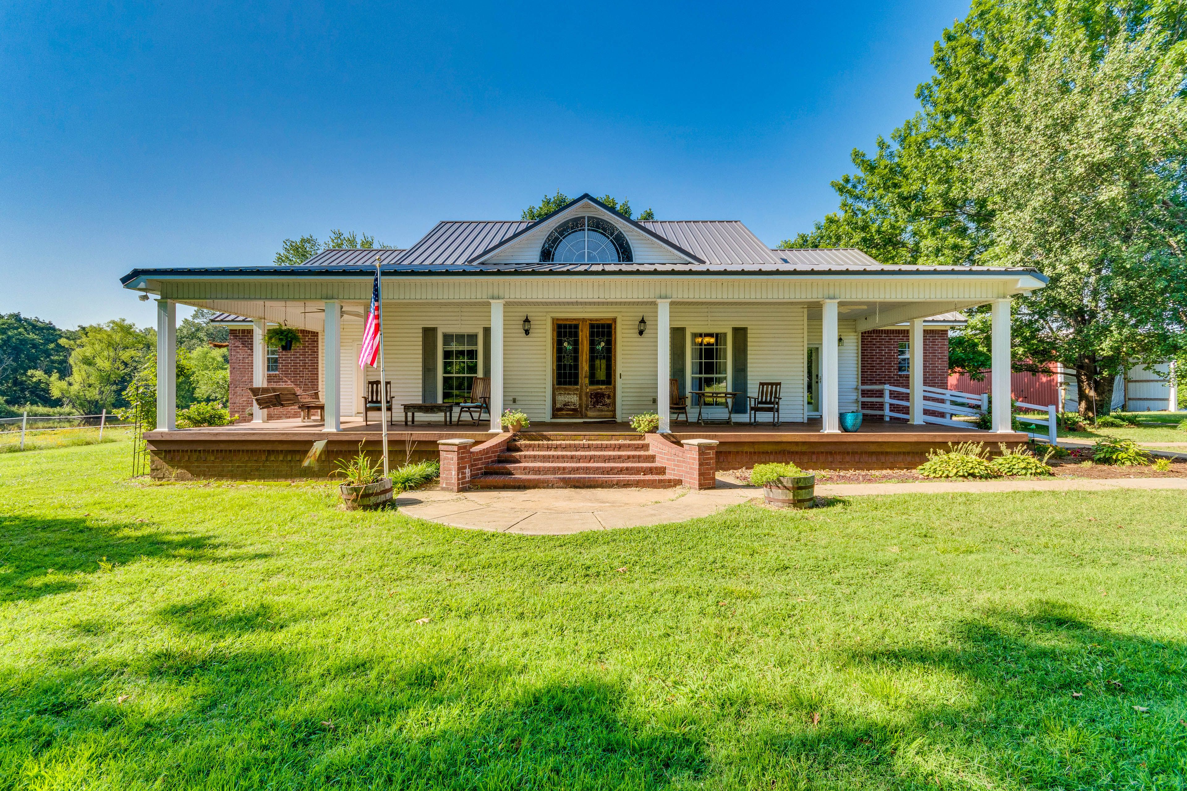 Vilonia Vacation Rental | 3BR | 2.5BA | 3,200 Sq Ft | Half Step Required