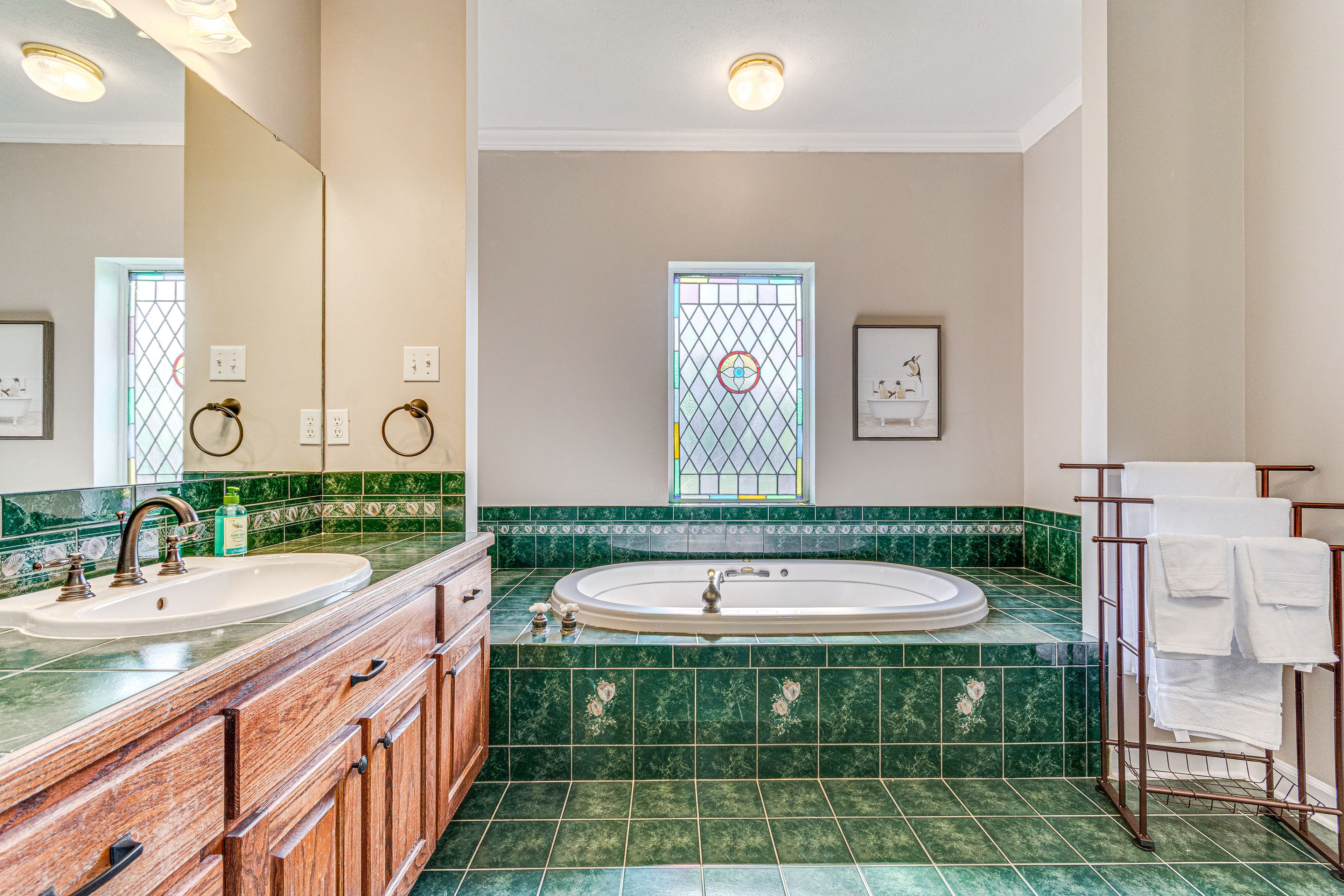 En-Suite Bathroom | 1st Floor | Towels Provided