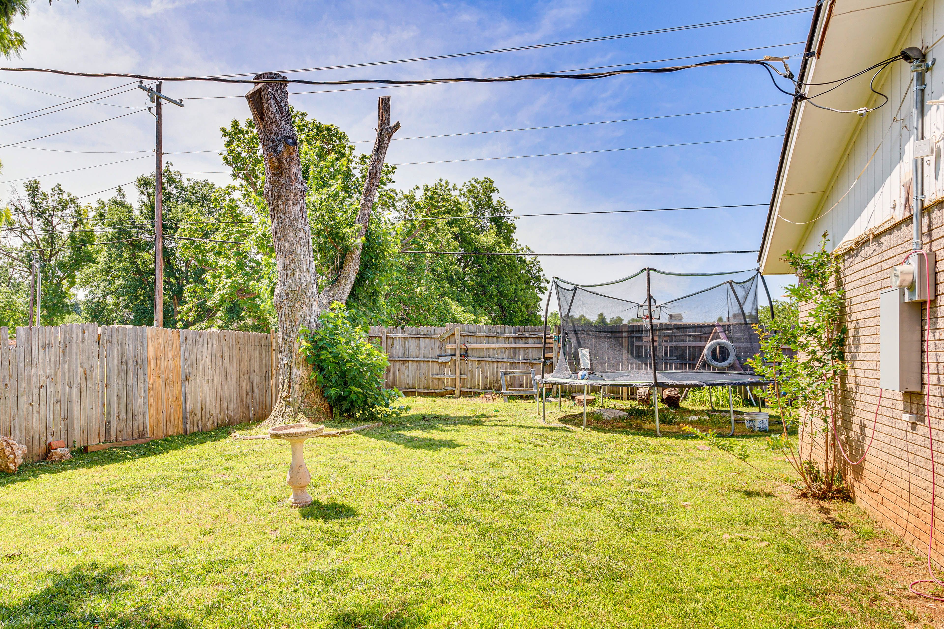 Fenced Backyard | Trampoline | Gas Grill