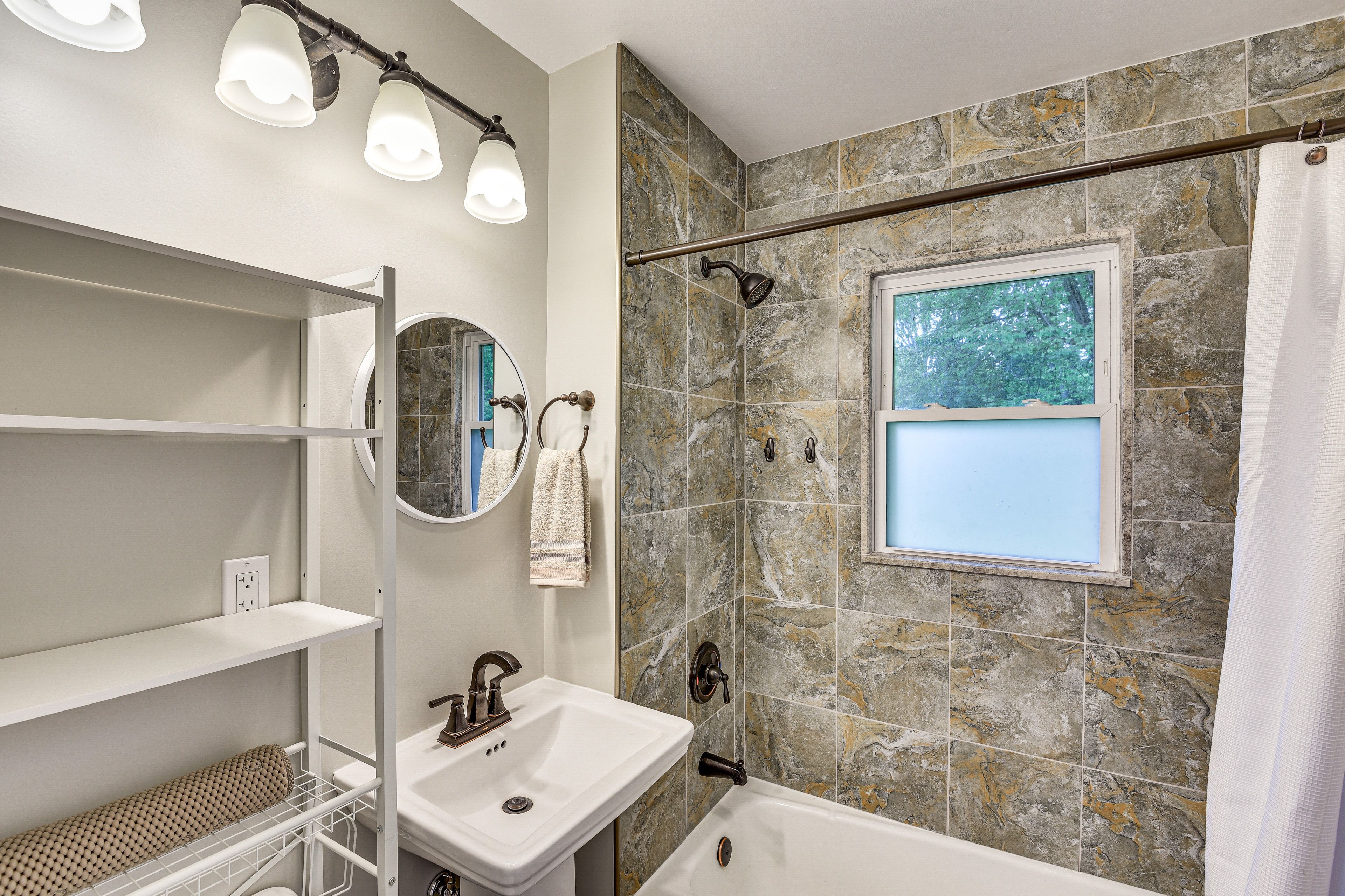 Full Bathroom | Shower/Tub Combo