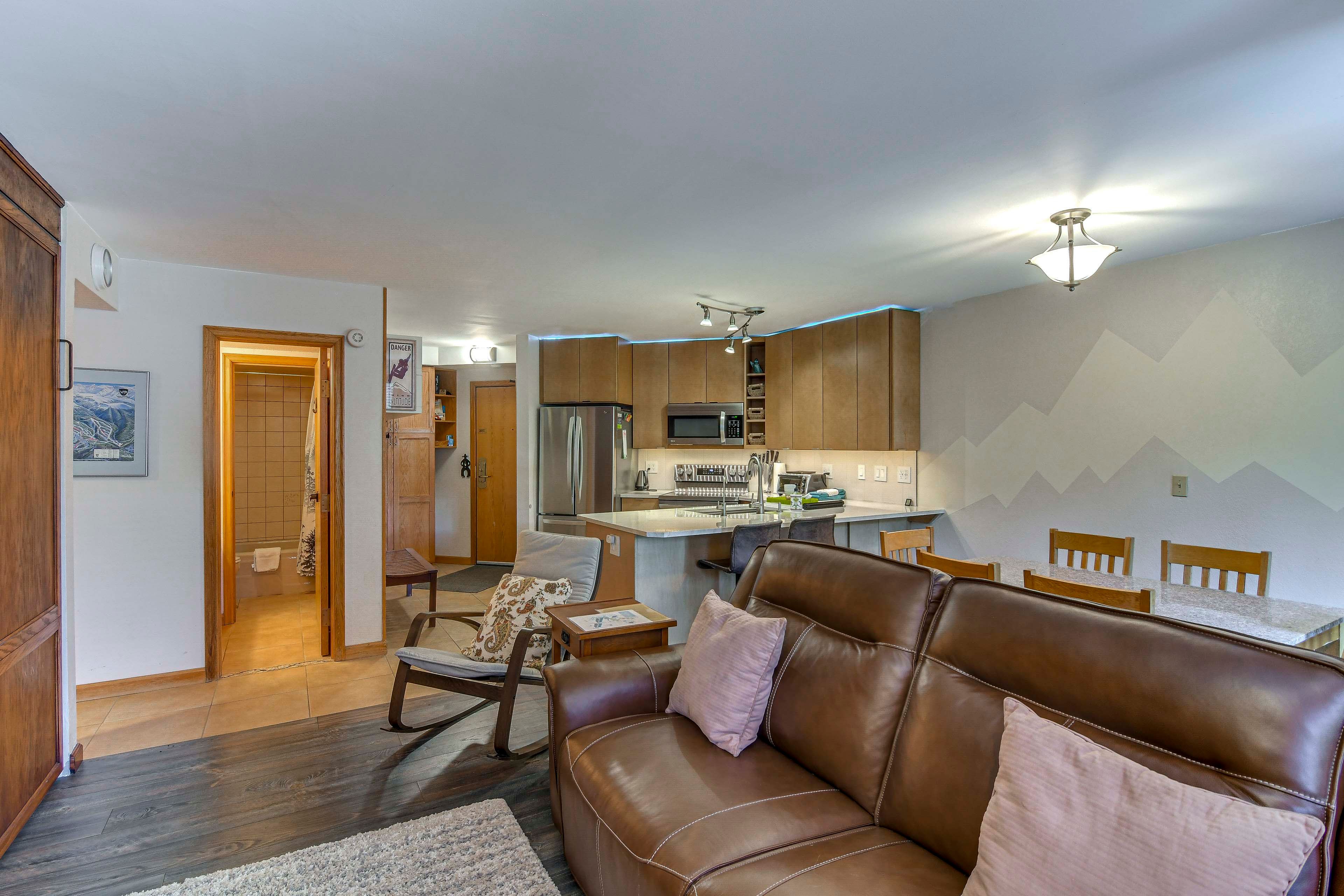 Living Room | Gas Fireplace | Smart TV | Queen Murphy Bed