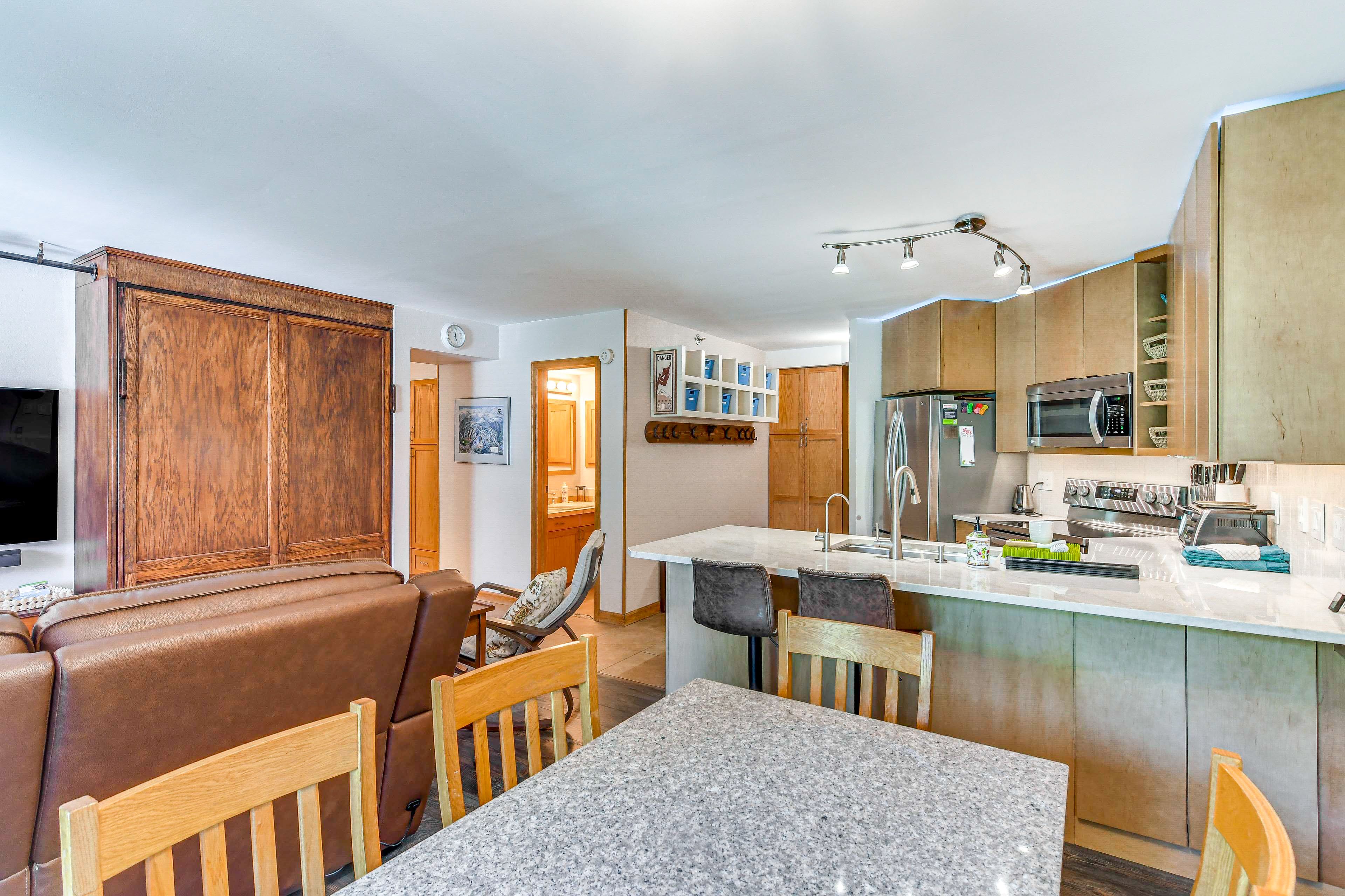 Dining | Dishware & Flatware Provided