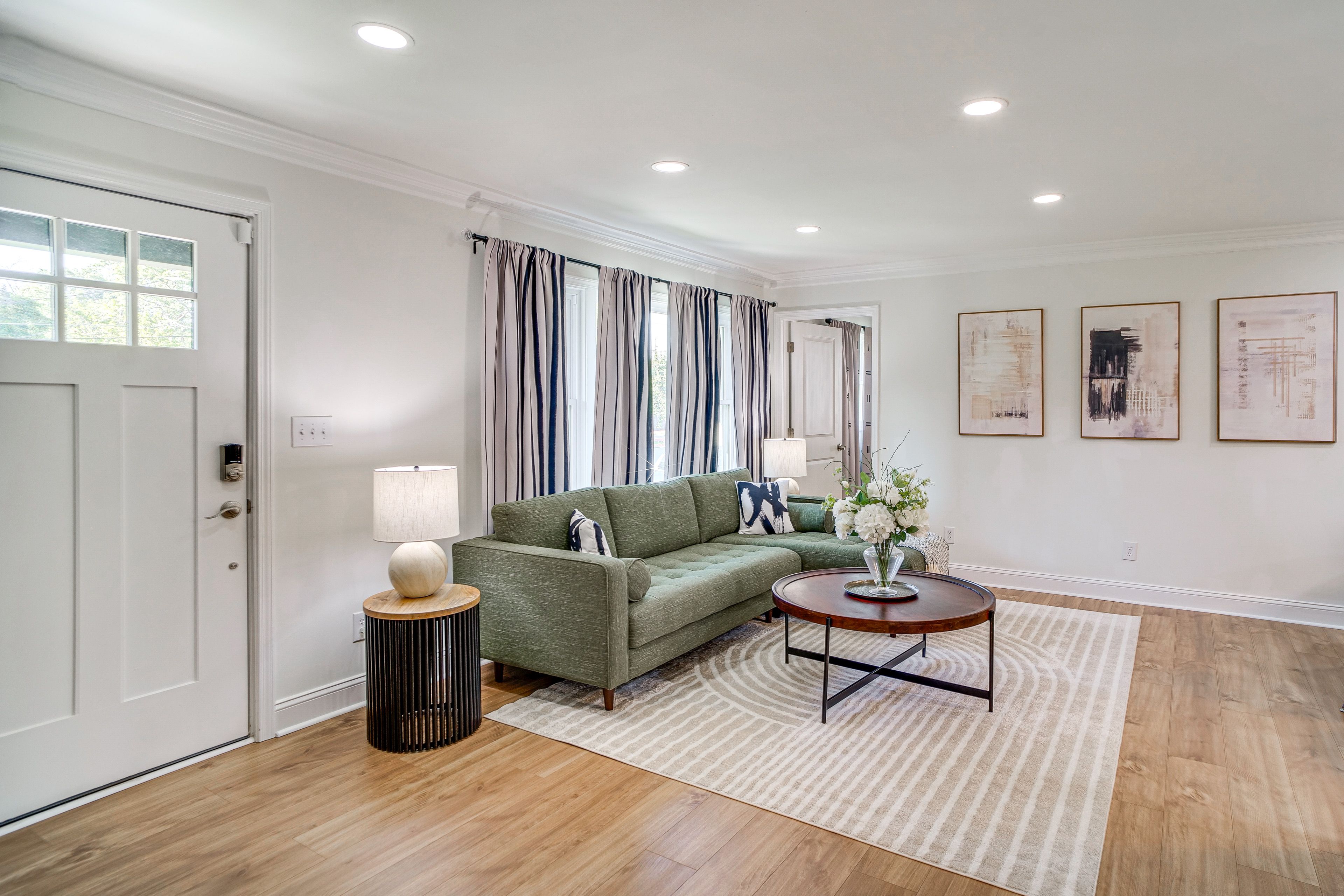 Living Room | Free WiFi | Smart TV