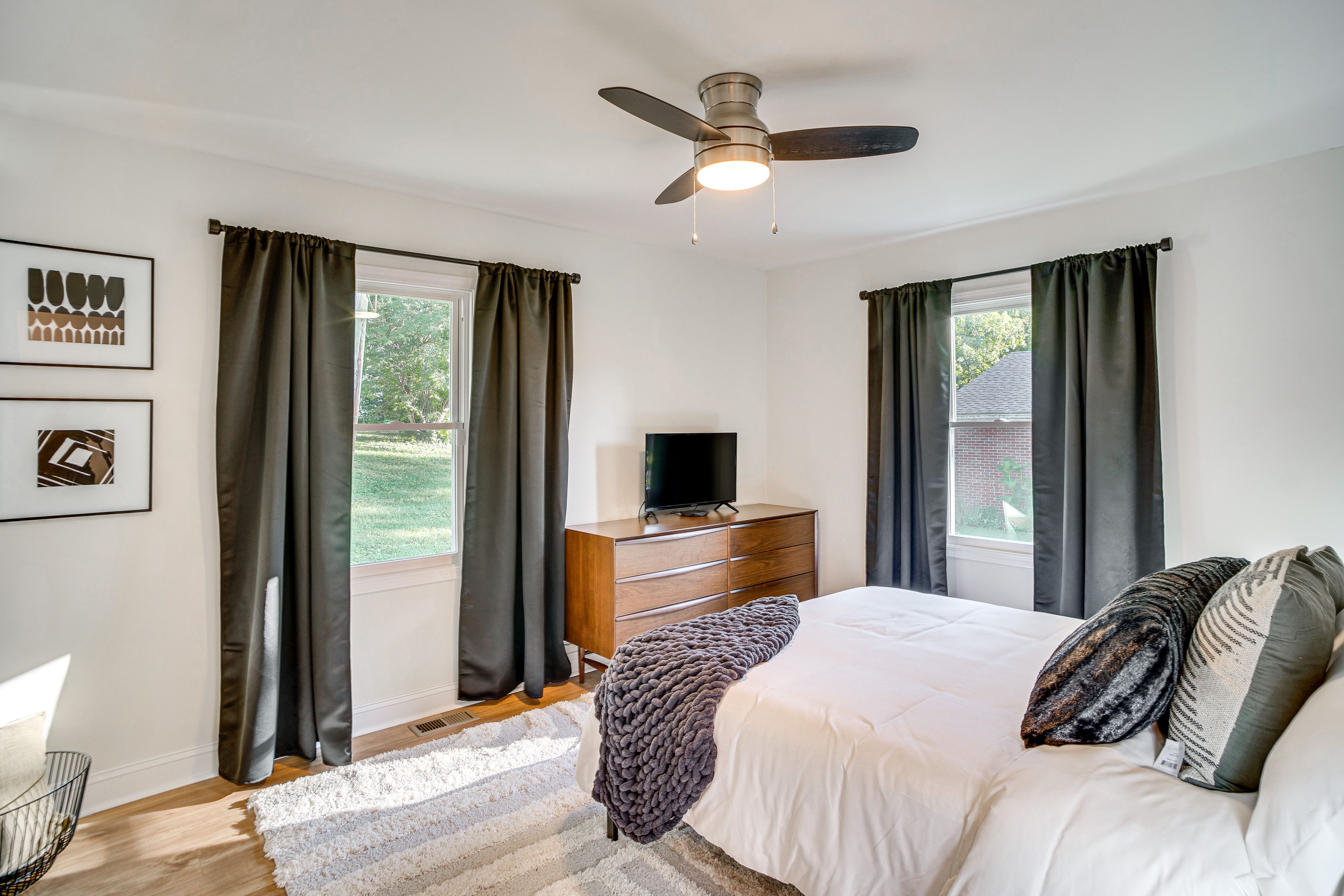 Bedroom 3 | Queen Bed