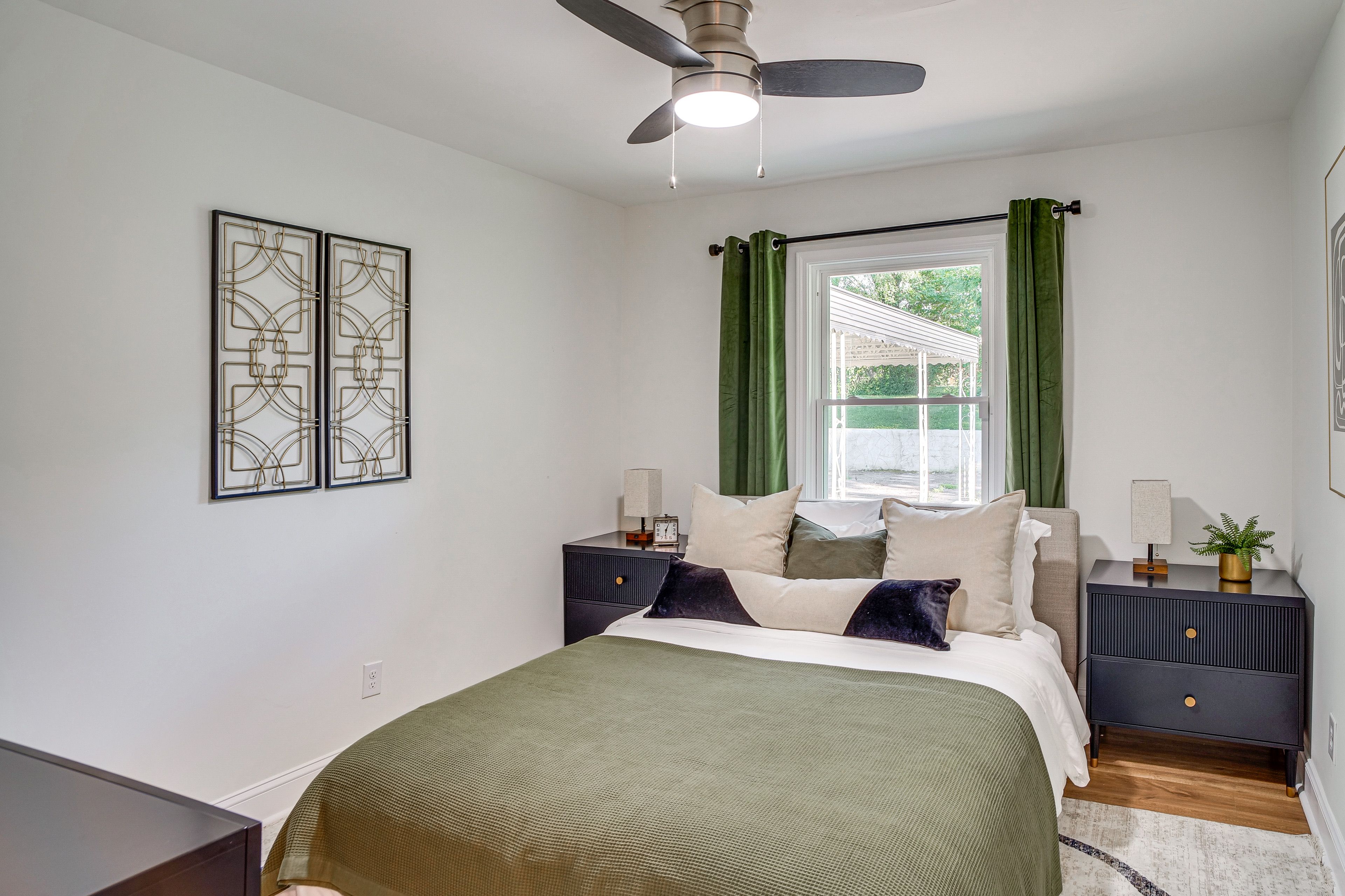 Bedroom 2 | Queen Bed