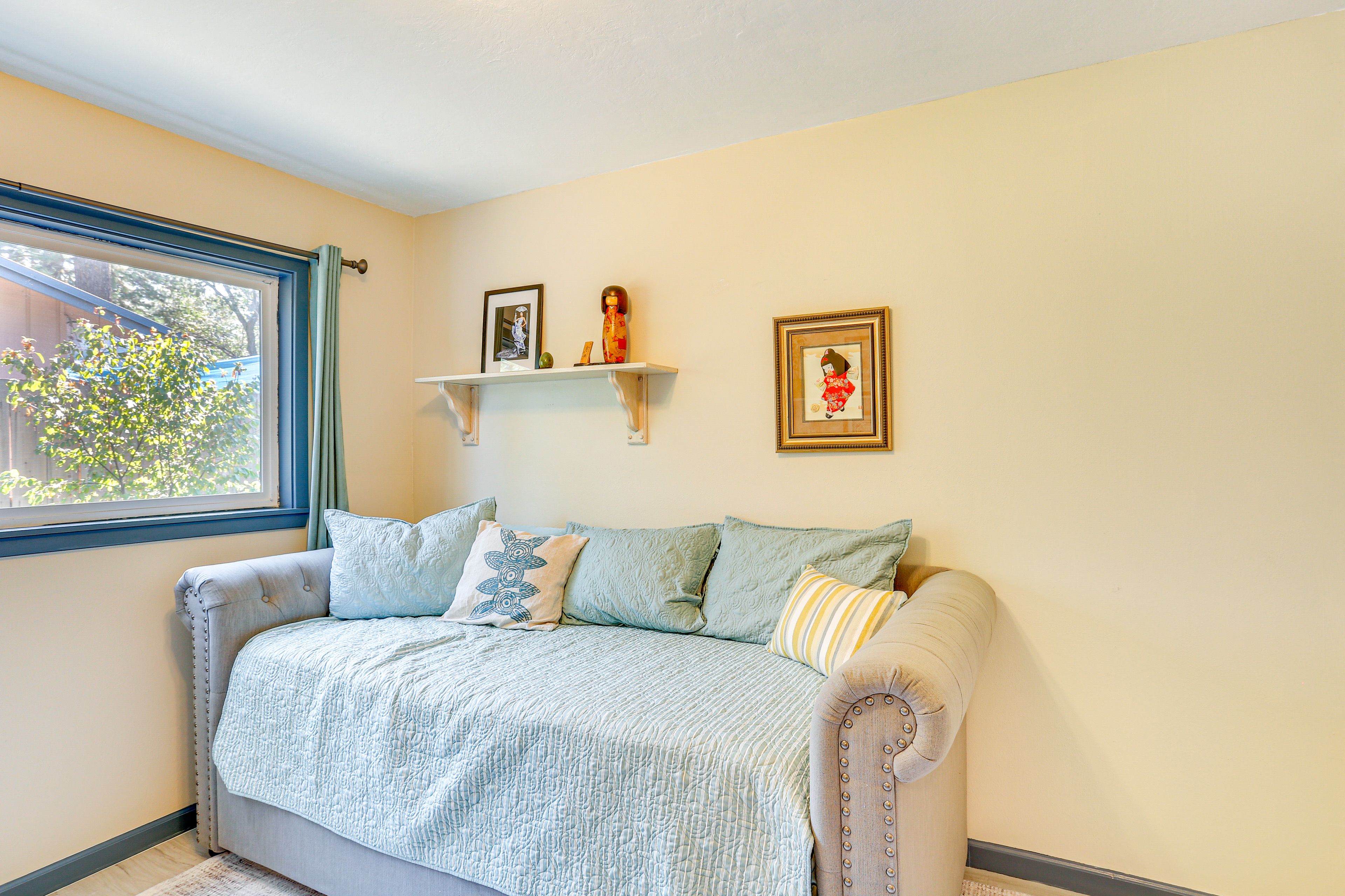 Bedroom 3 | Twin Daybed w/ Twin Trundle