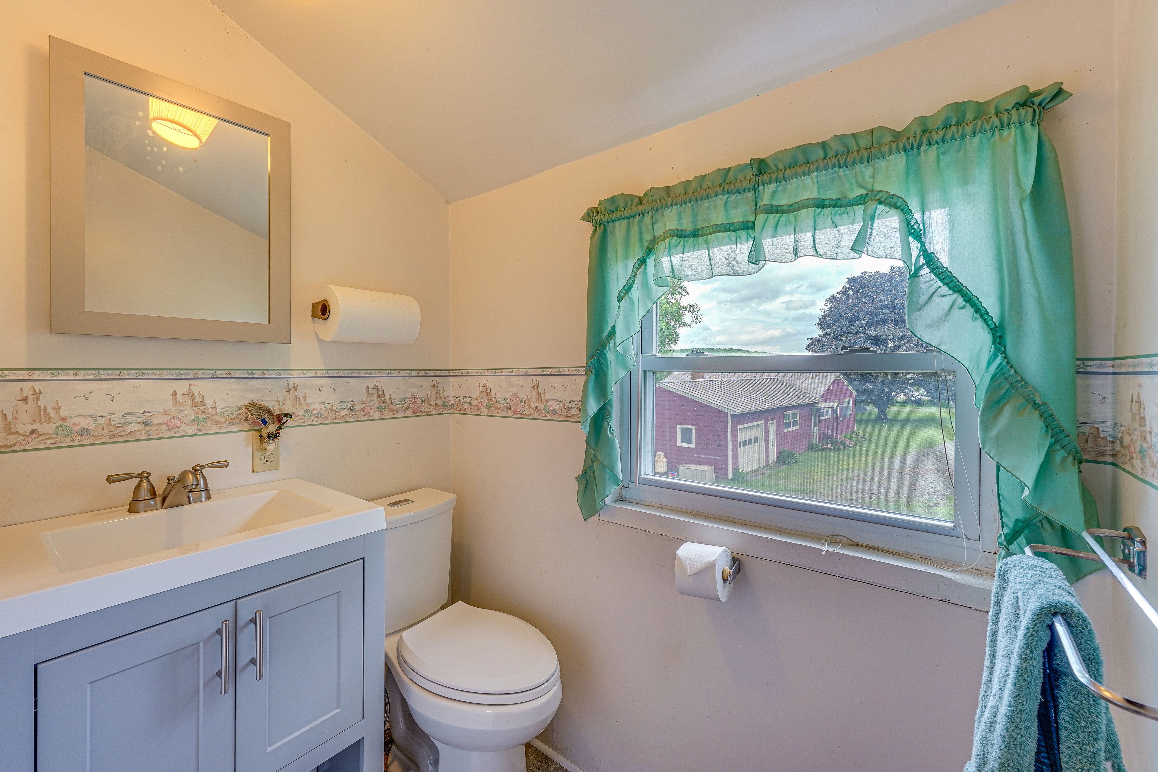 Half Bathroom | 2nd Floor