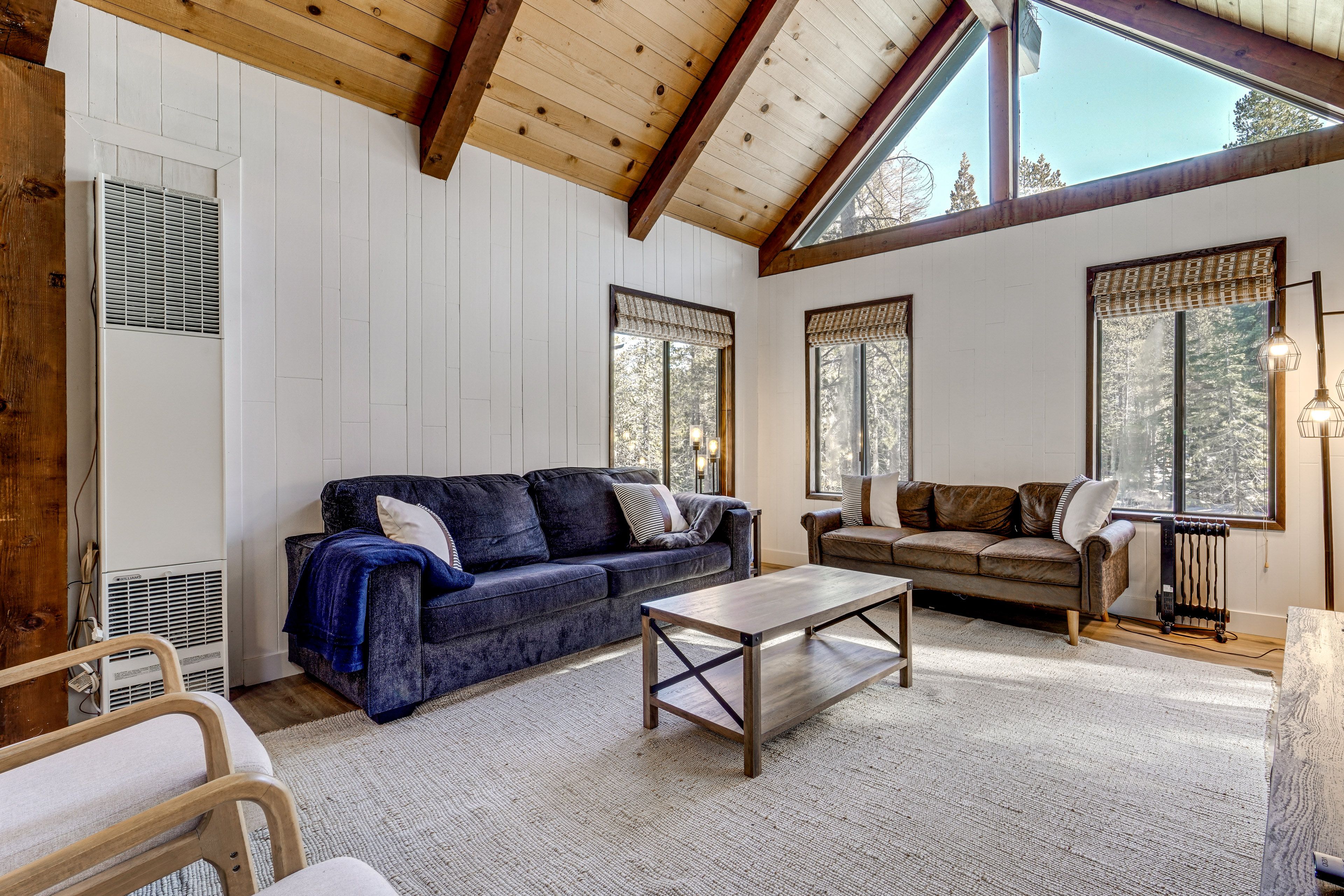 Living Room | Free WiFi | 1st Floor