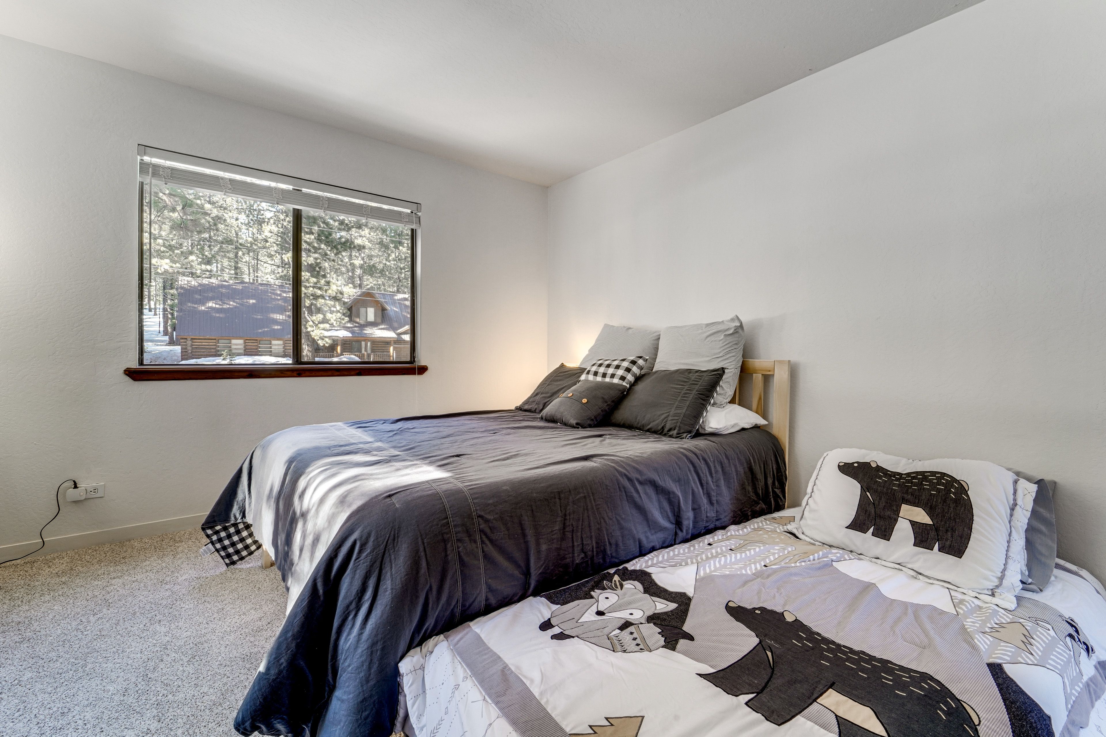 Bedroom 3 | Queen Bed | Twin Bed | 2nd Floor