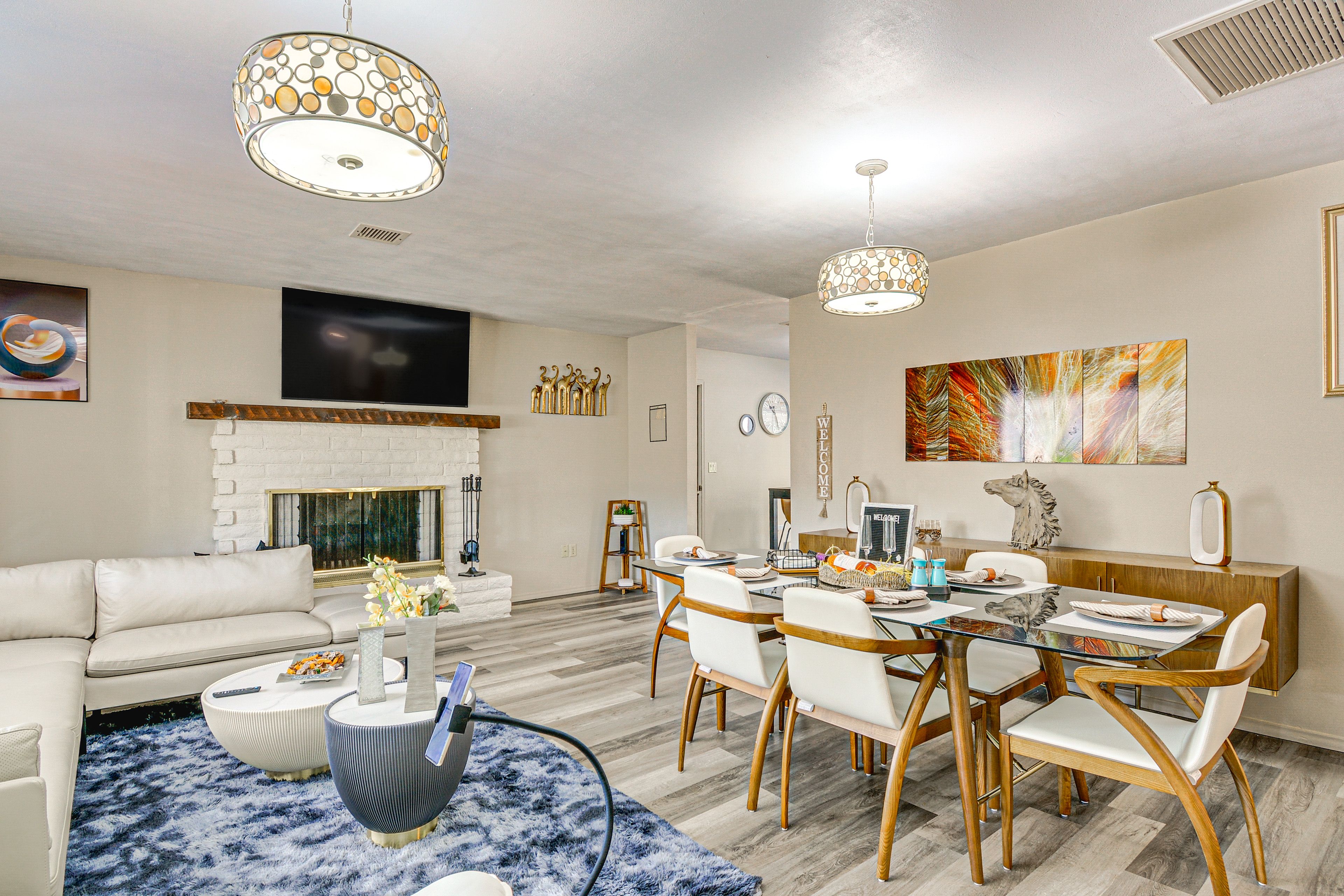 Living Room | Free WiFi | Smart TV | Fireplace | Dining Area