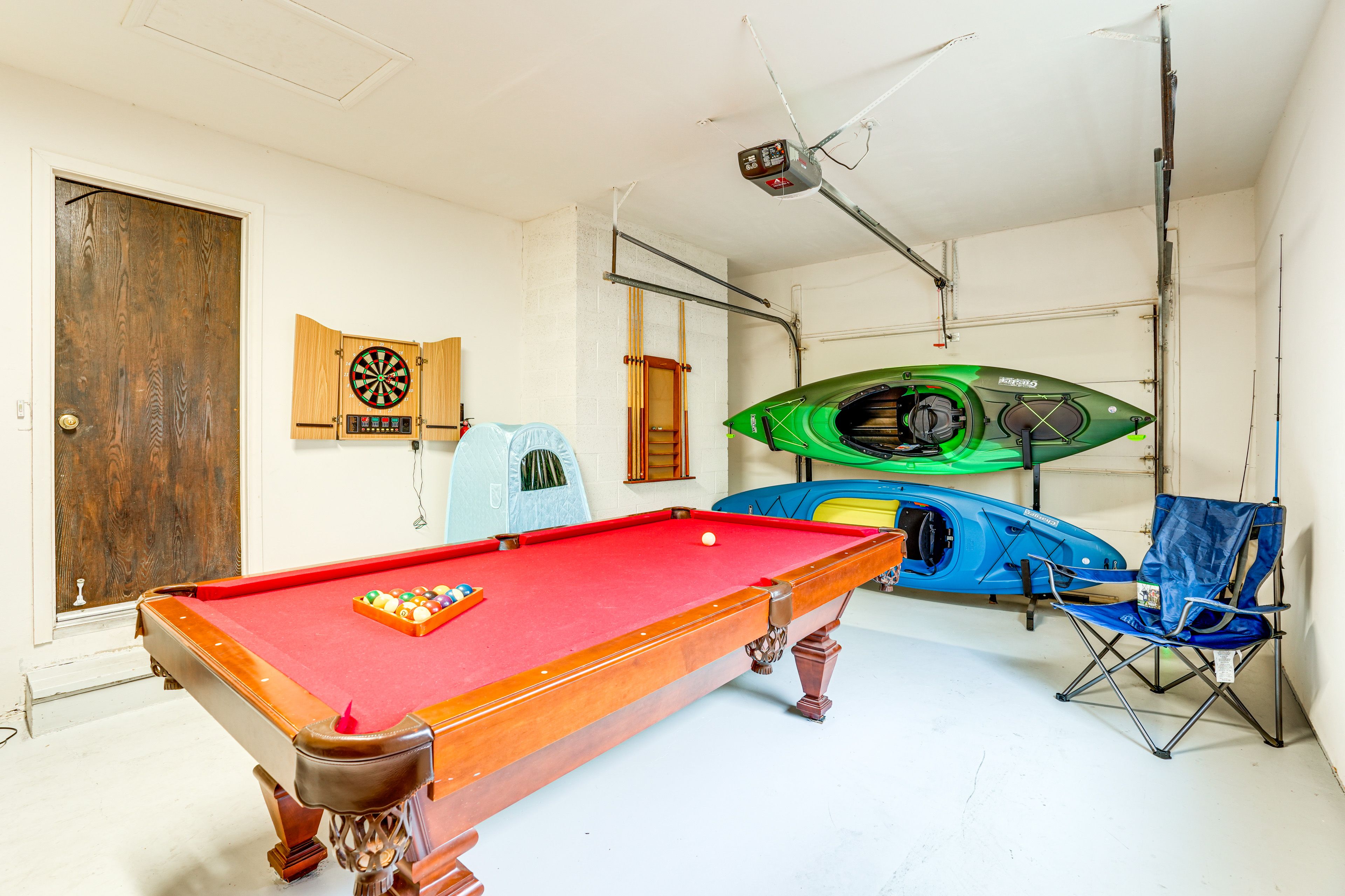 Garage | Pool Table | 2 Kayaks | Dart Board | Life Vests