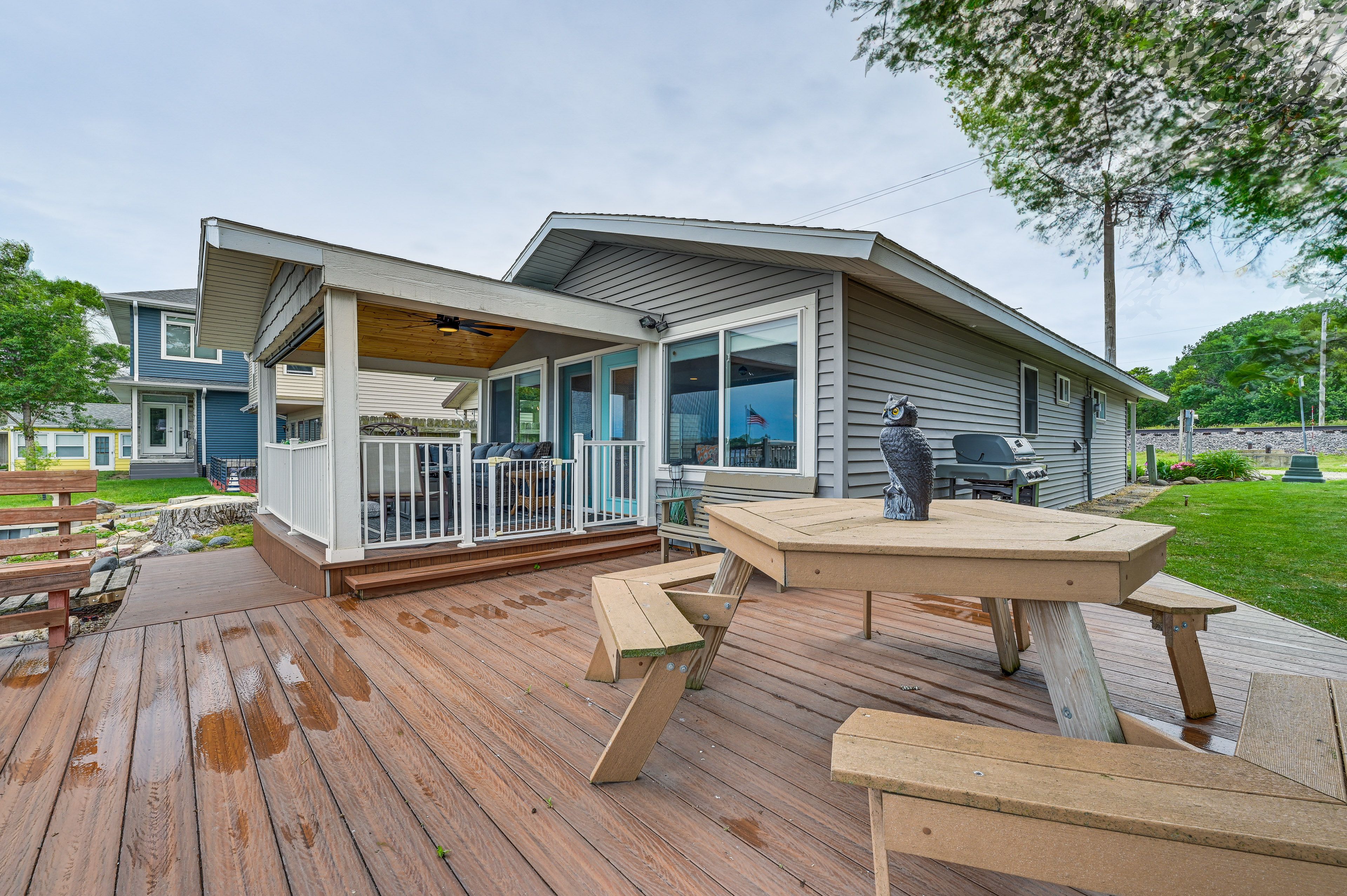 Deck | Gas Grill | Lakefront View