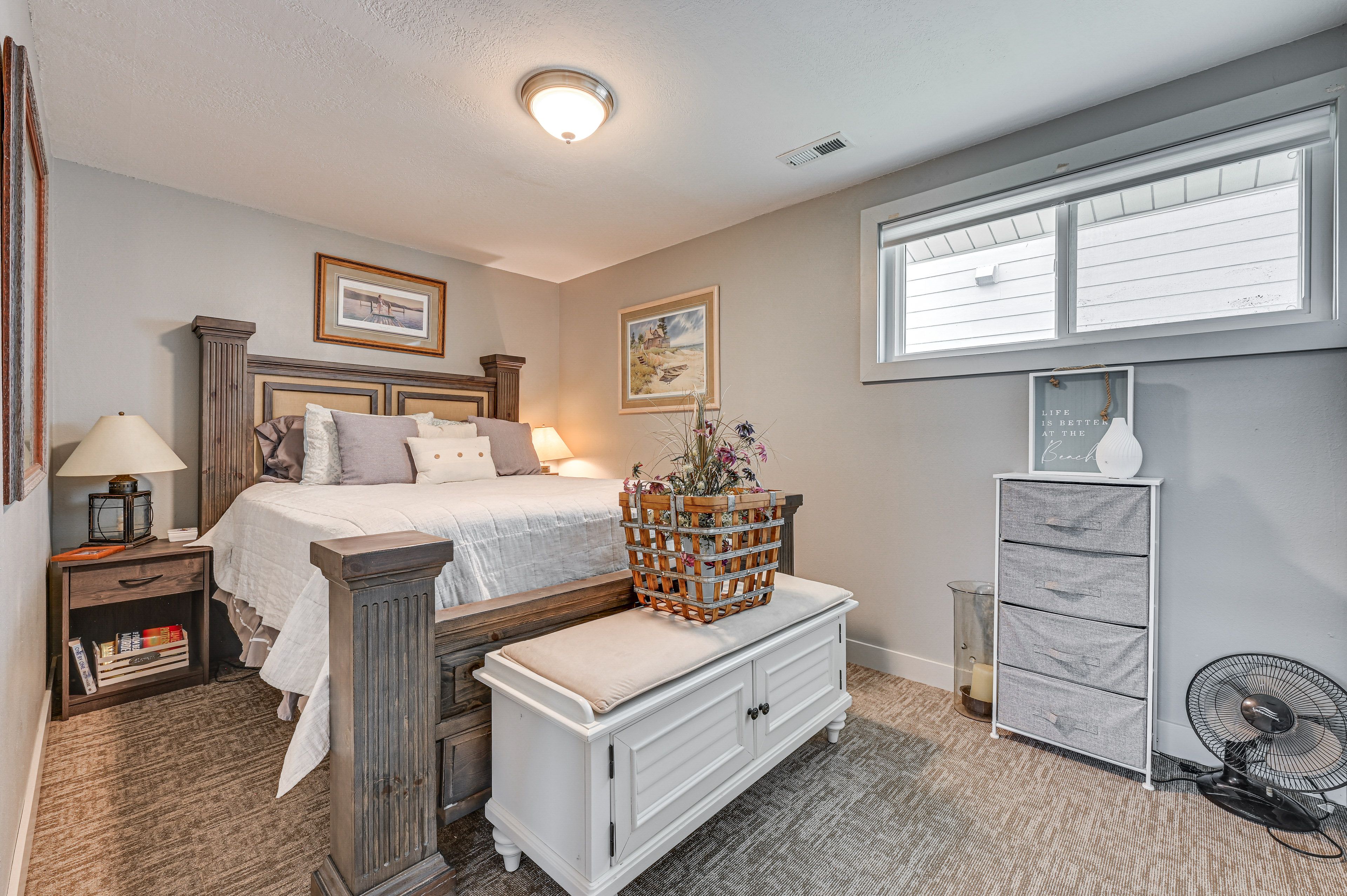 Bedroom 1 | Queen Bed