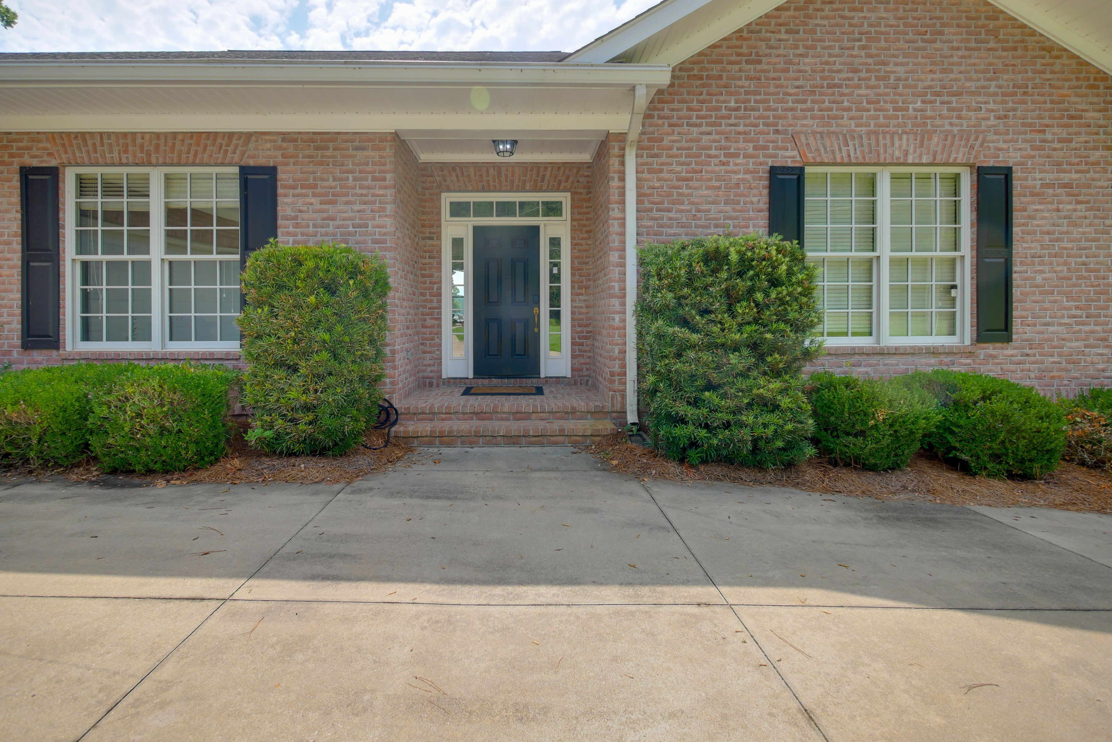 Exterior | Driveway (6 Vehicles) | Garage (2 Vehicles)