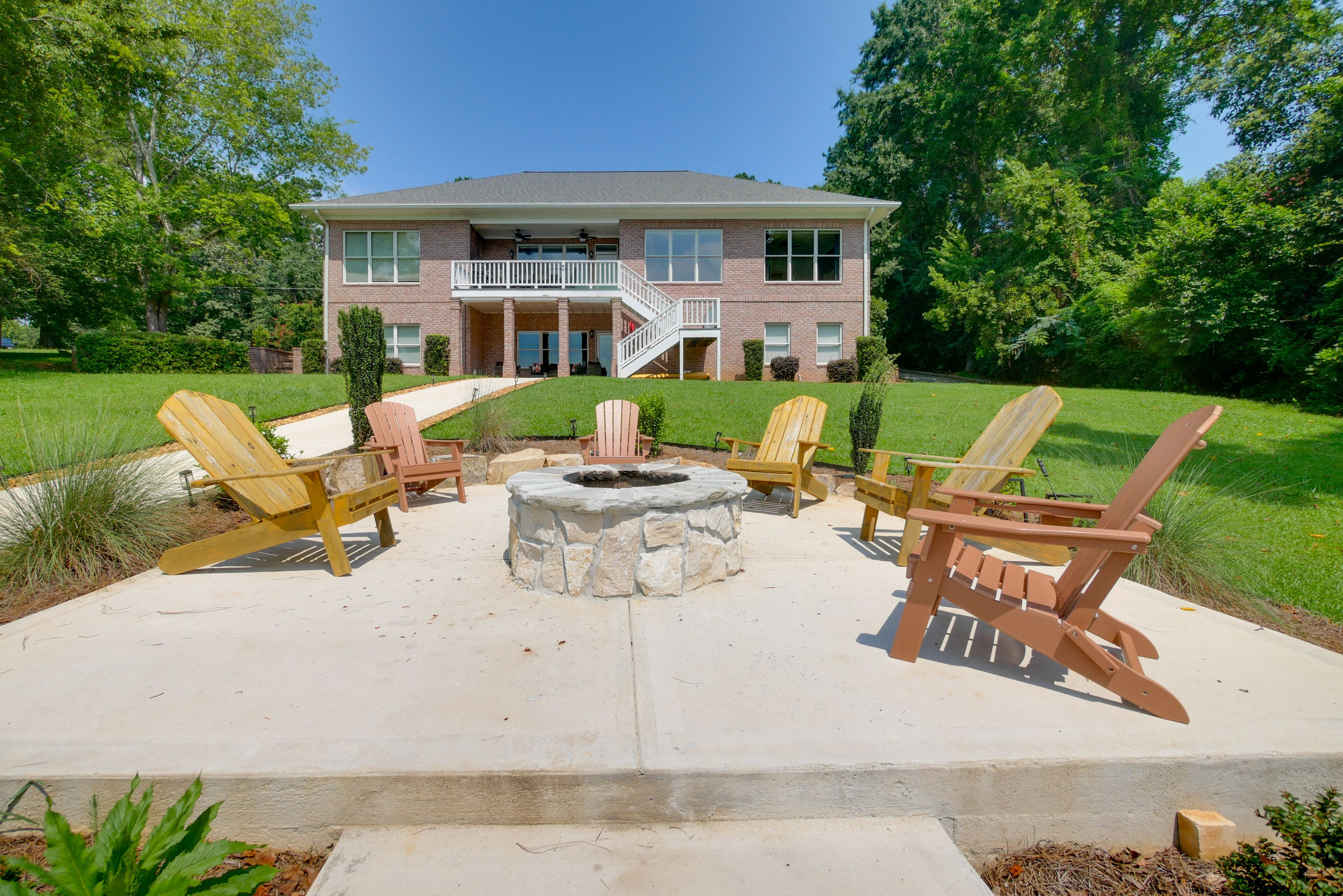 Milledgeville Vacation Rental | 5BR | 3BA | 3,600 Sq Ft | 3 Steps to Enter