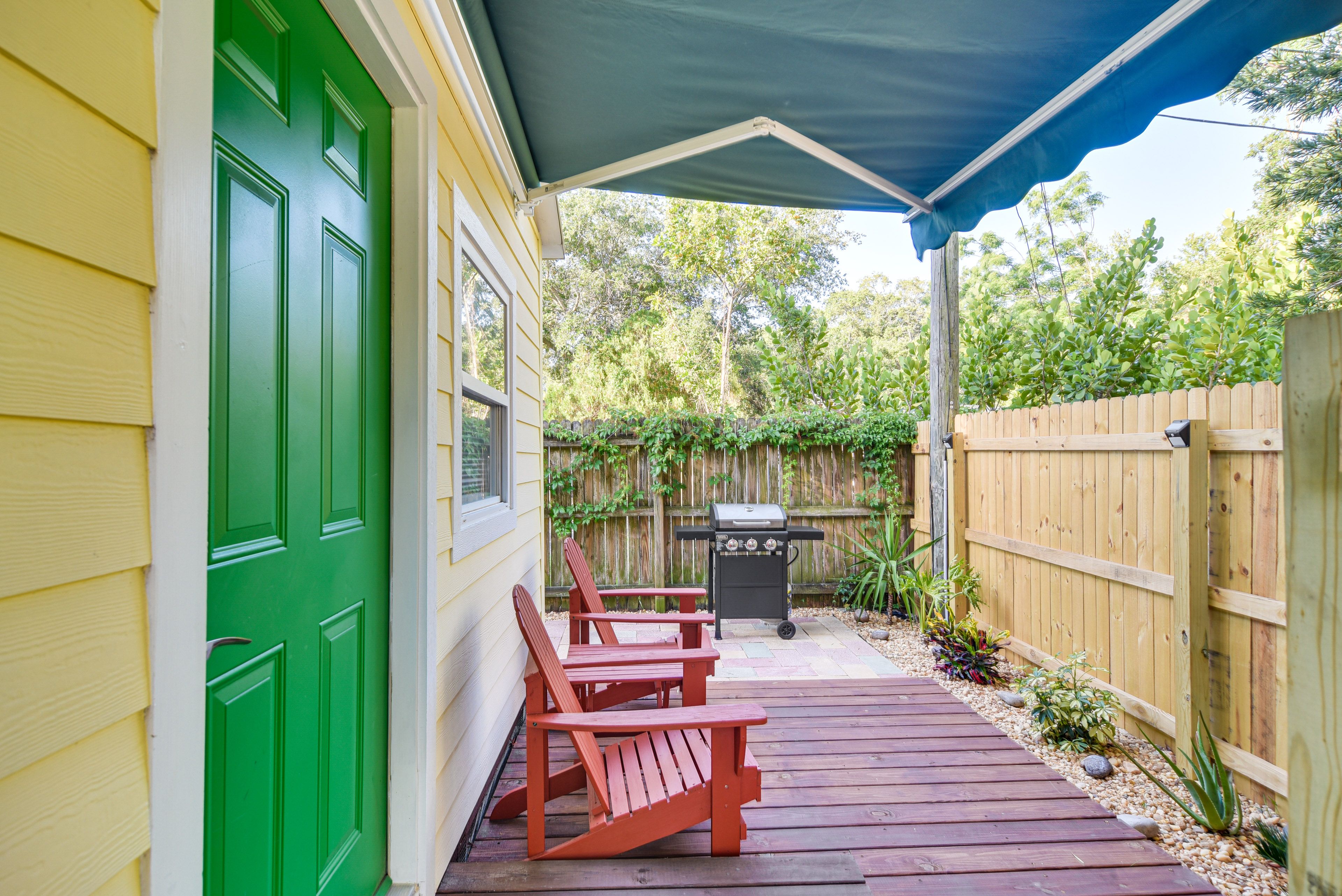St. Petersburg Vacation Rental | 1BR | 1BA | 500 Sq Ft | 2 Steps to Enter