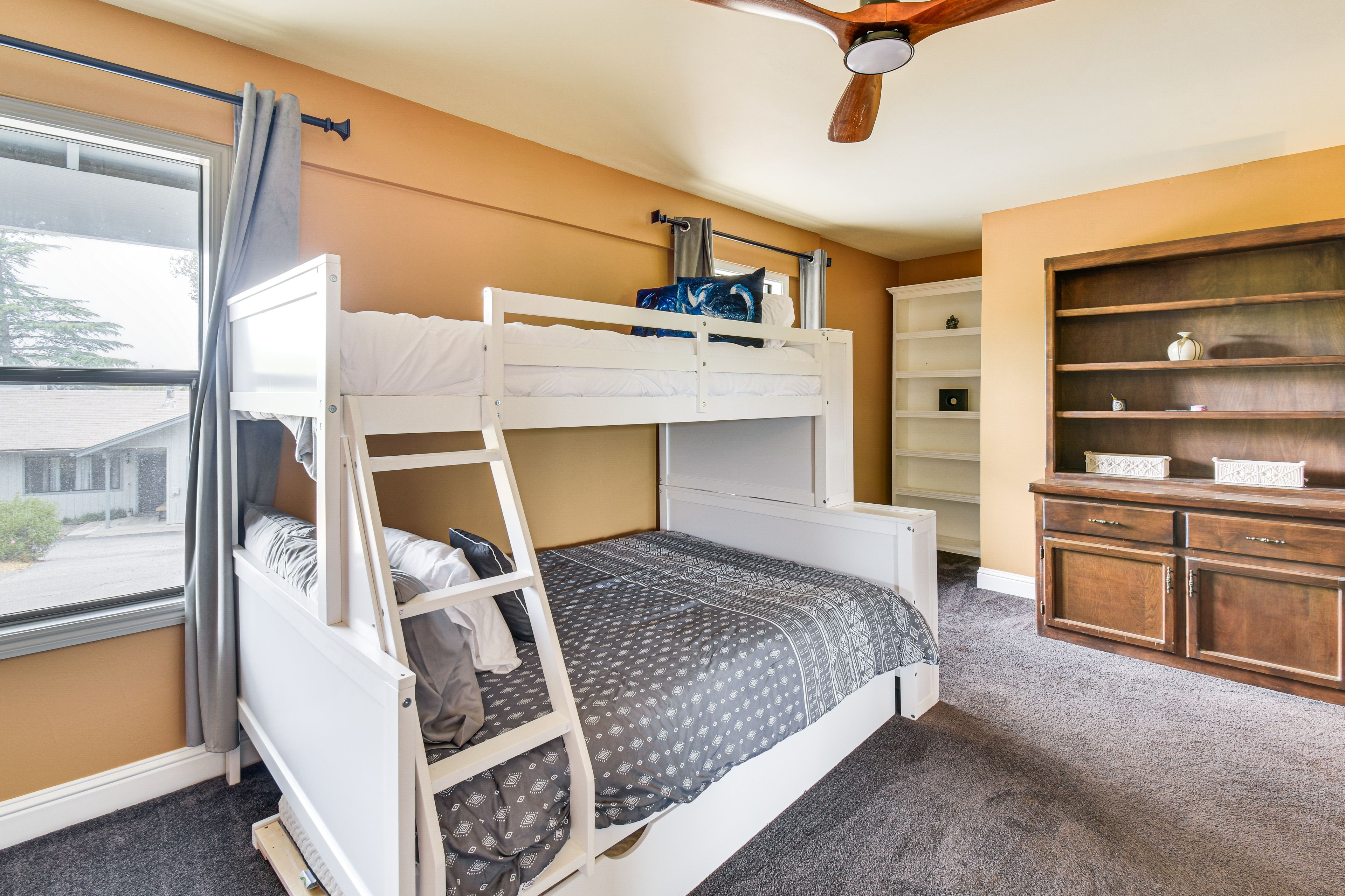 Bedroom 2 | Twin/Full Bunk Bed w/ Twin Trundle