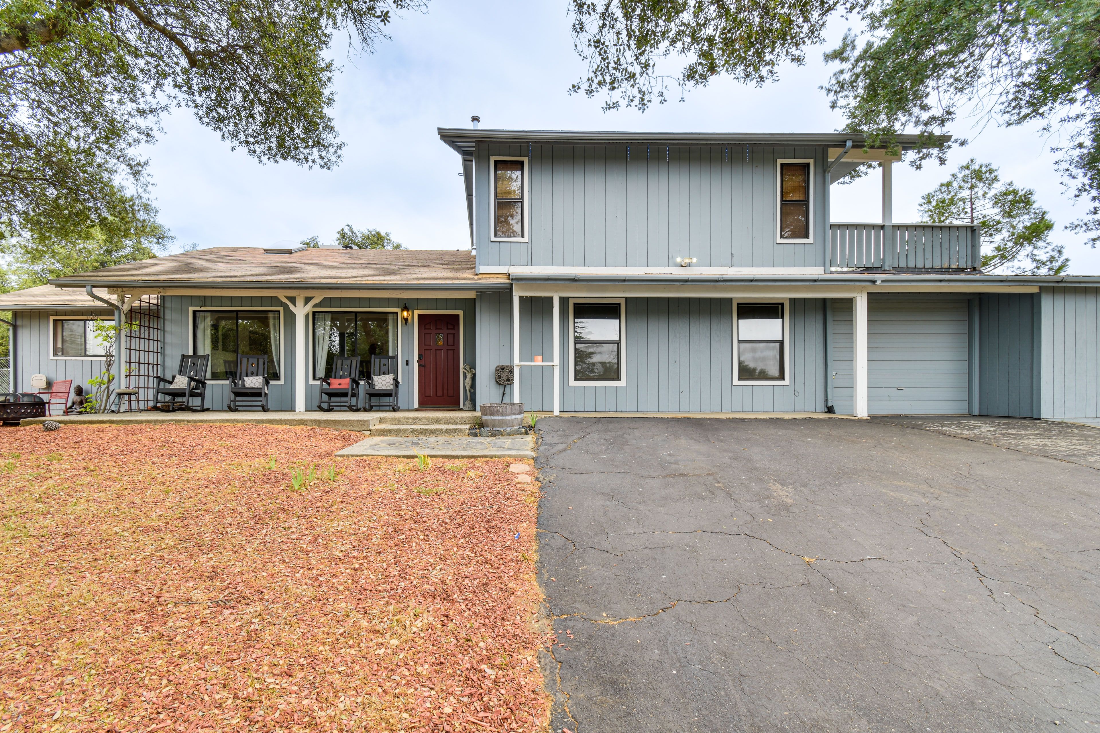 Parking | Driveway (4 Vehicles) | Addt'l Parking | RV/Trailer Parking Allowed