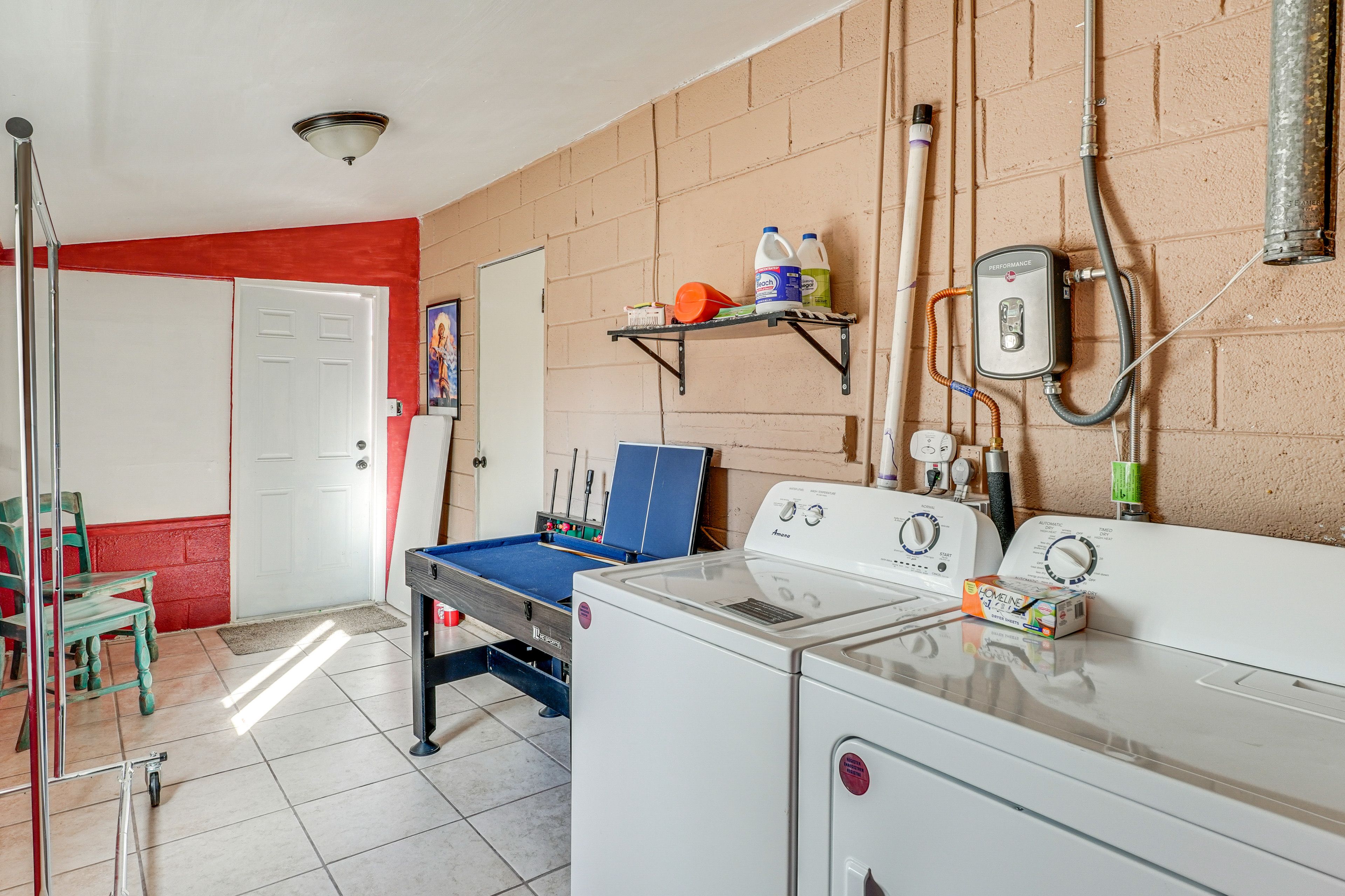 In-Unit Laundry | Convertible Game Table