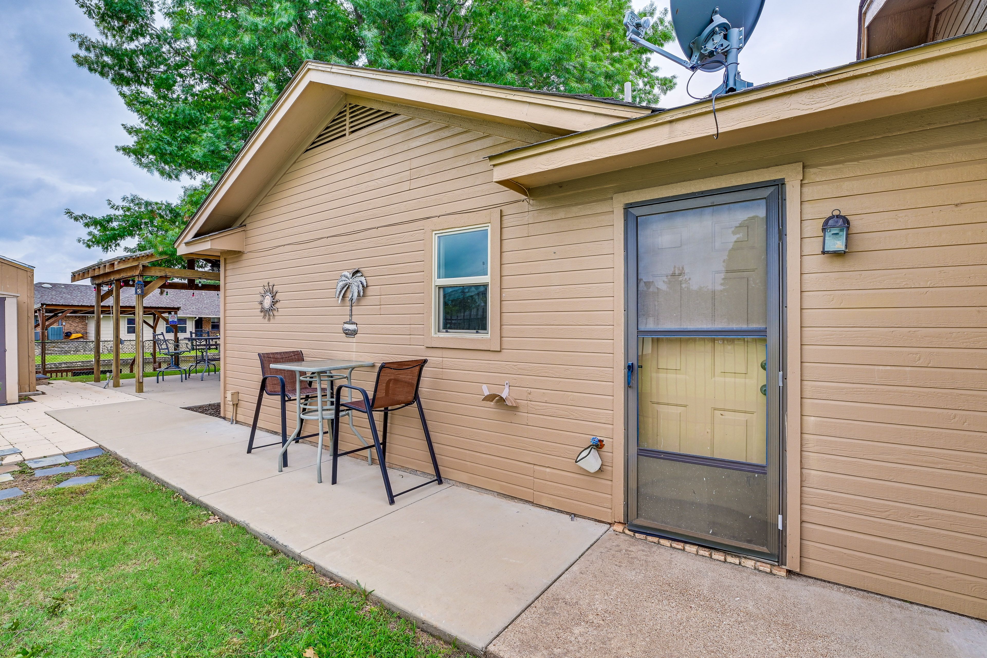 House Exterior | Side Patio | Dining Area