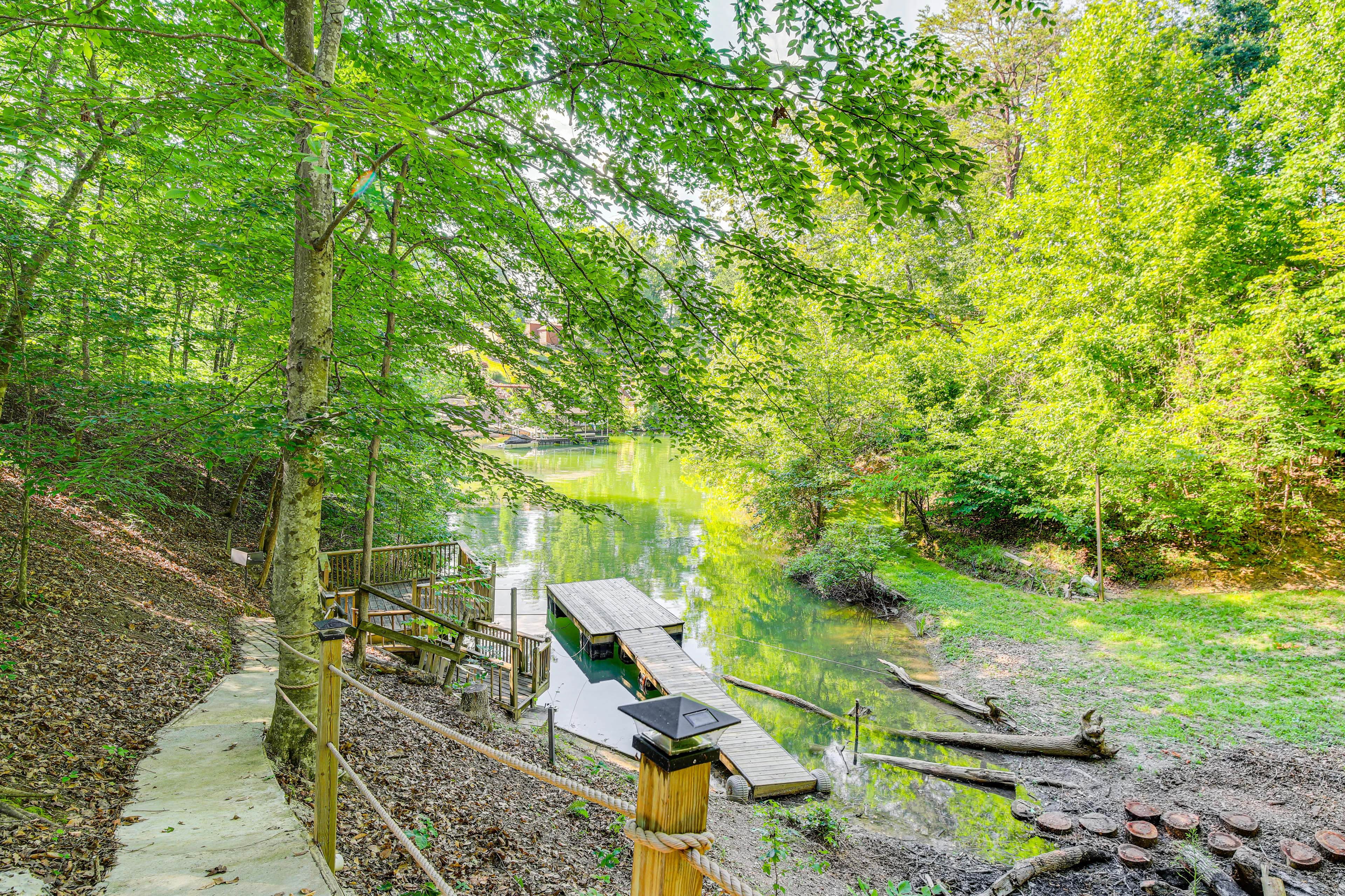 Steps to Water & Dock