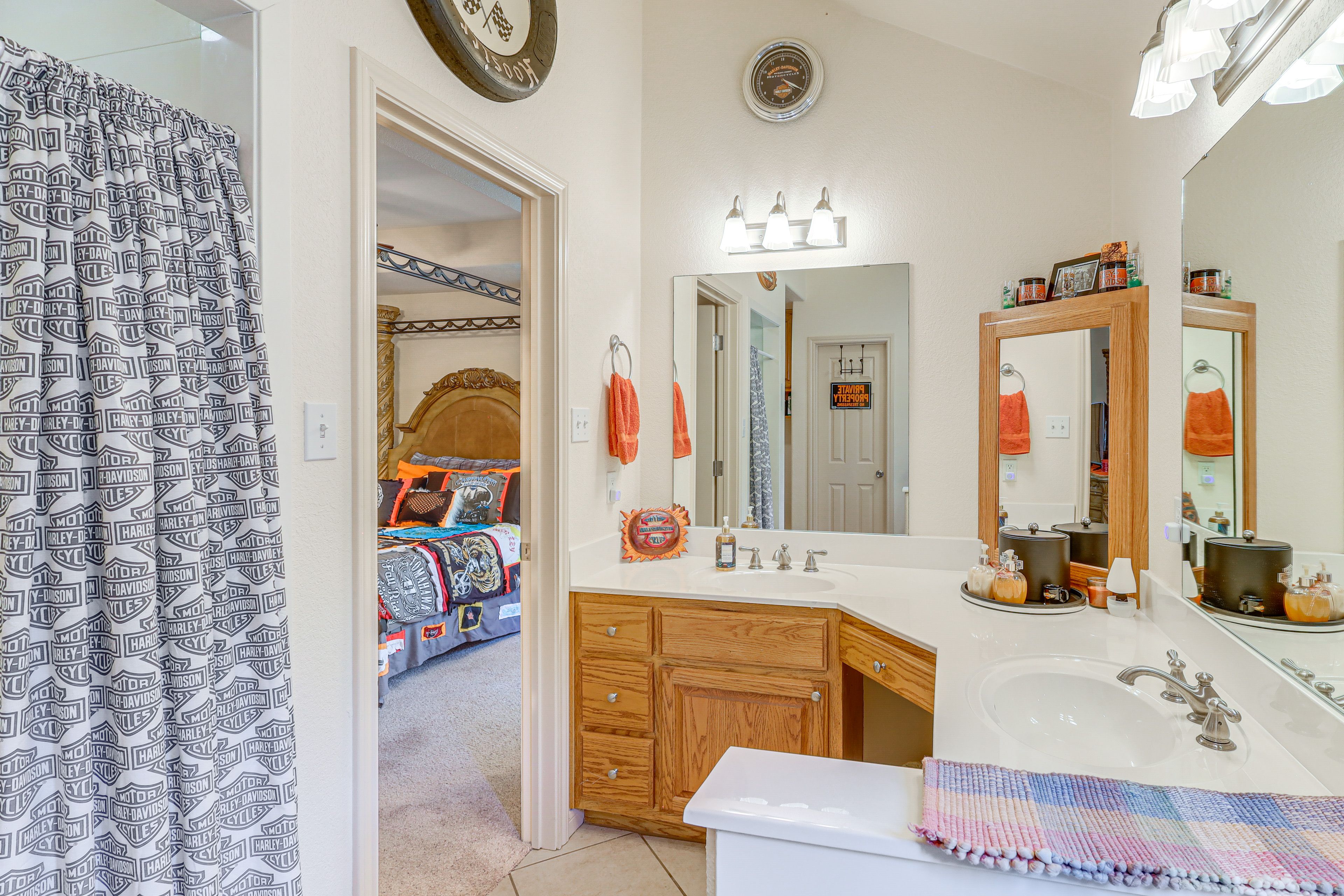En-Suite Bathroom | Towels Provided