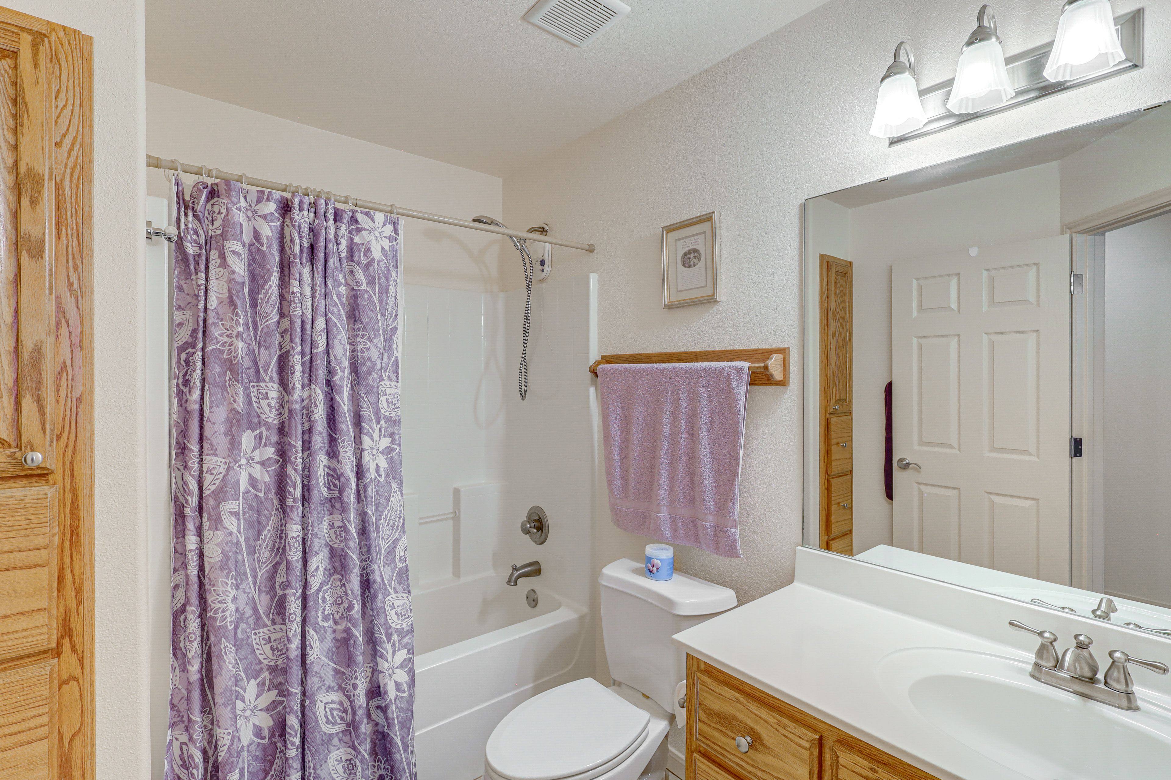 Full Bathroom | Complimentary Toiletries