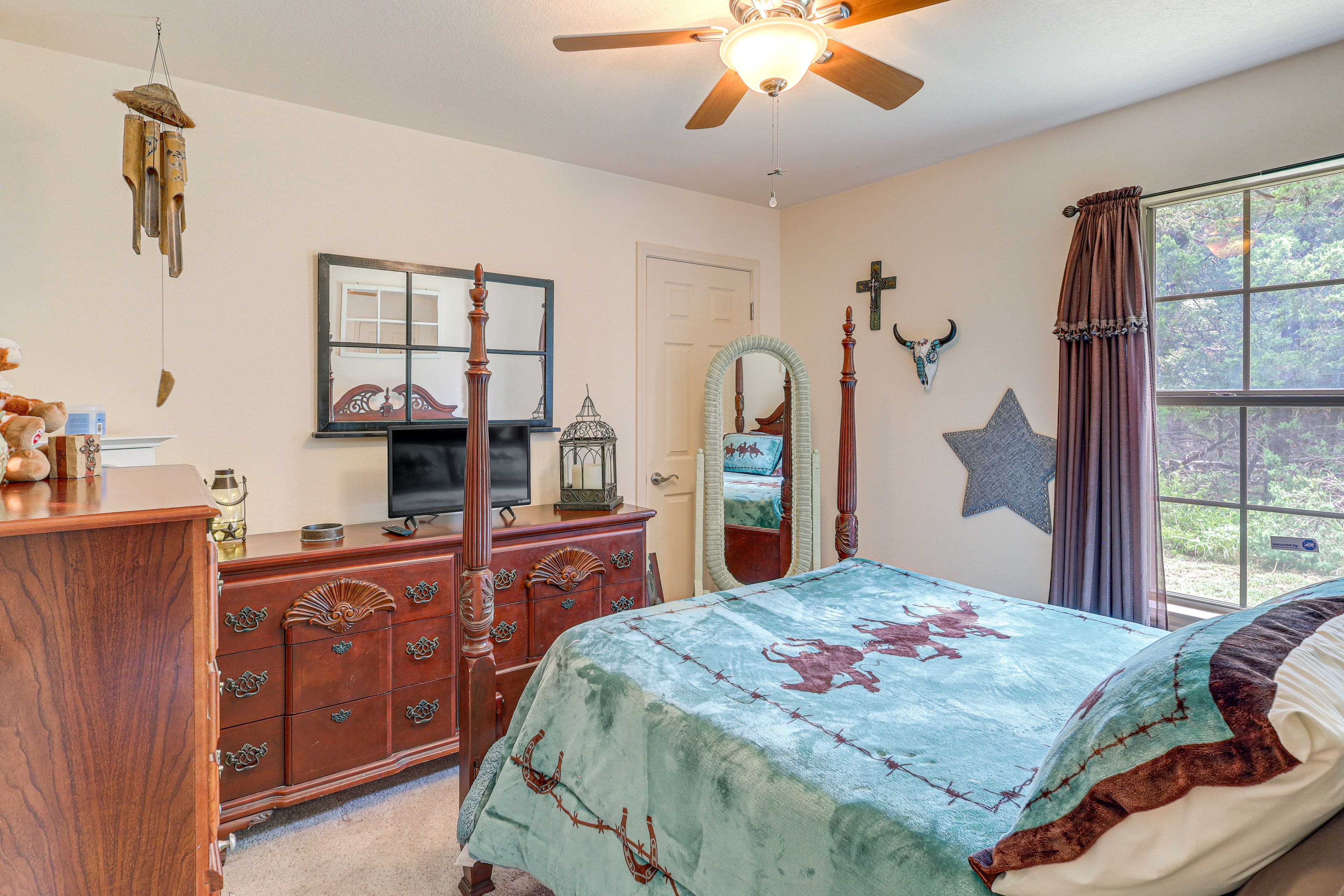 Bedroom 2 | Queen Bed