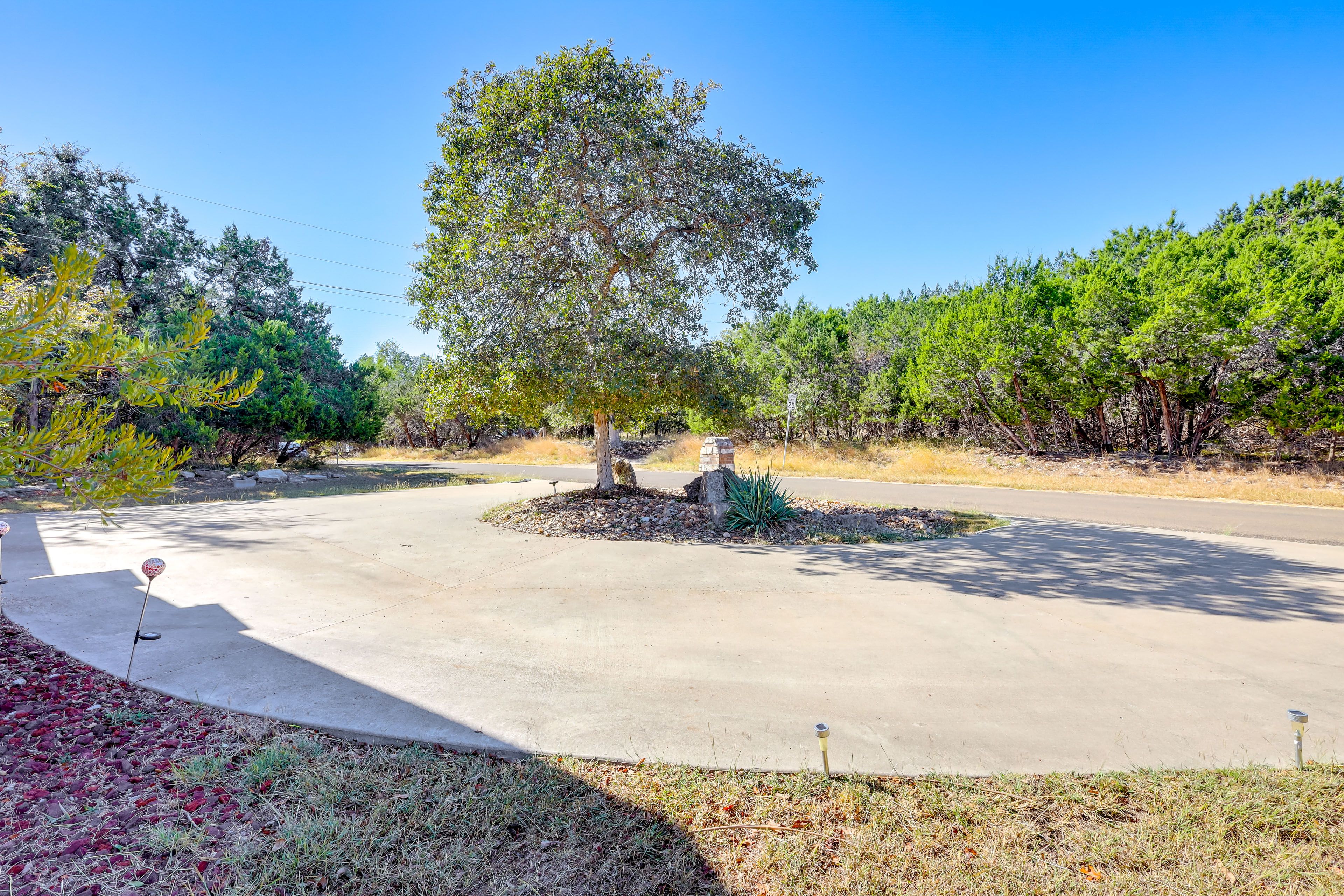 Parking | Garage (1 Vehicle) | Driveway (4 Vehicles)