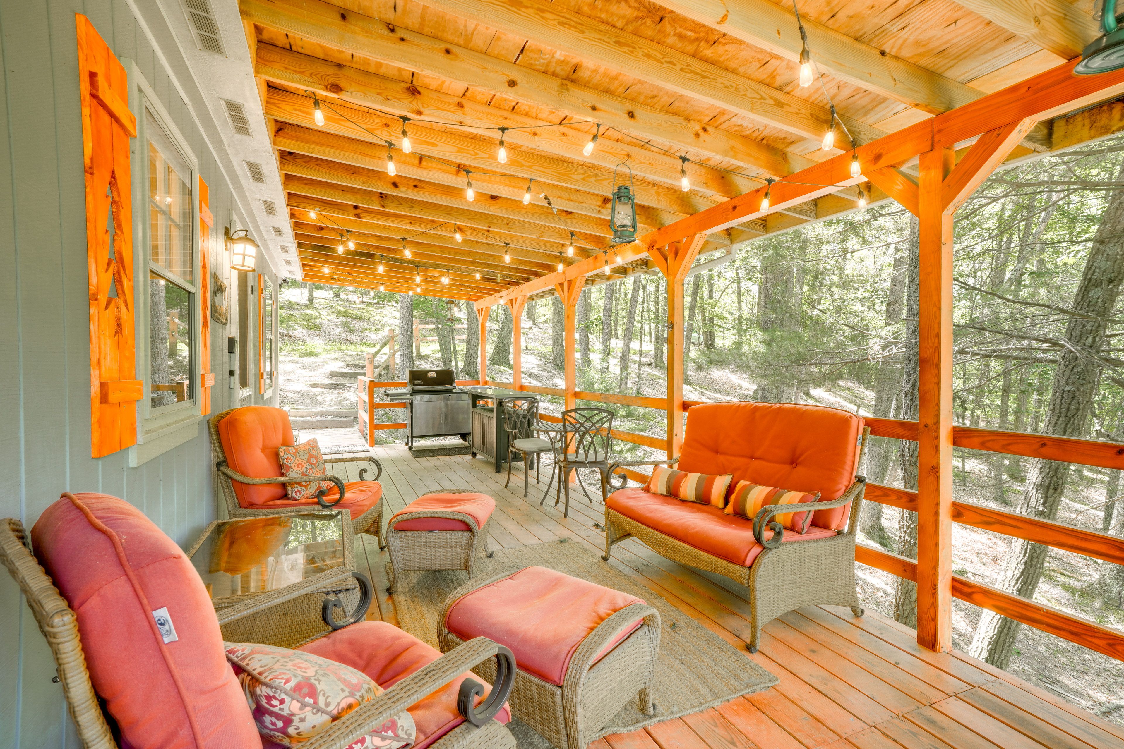 Covered Porch | Single-Story Cabin | Gas Grill (Propane Provided)