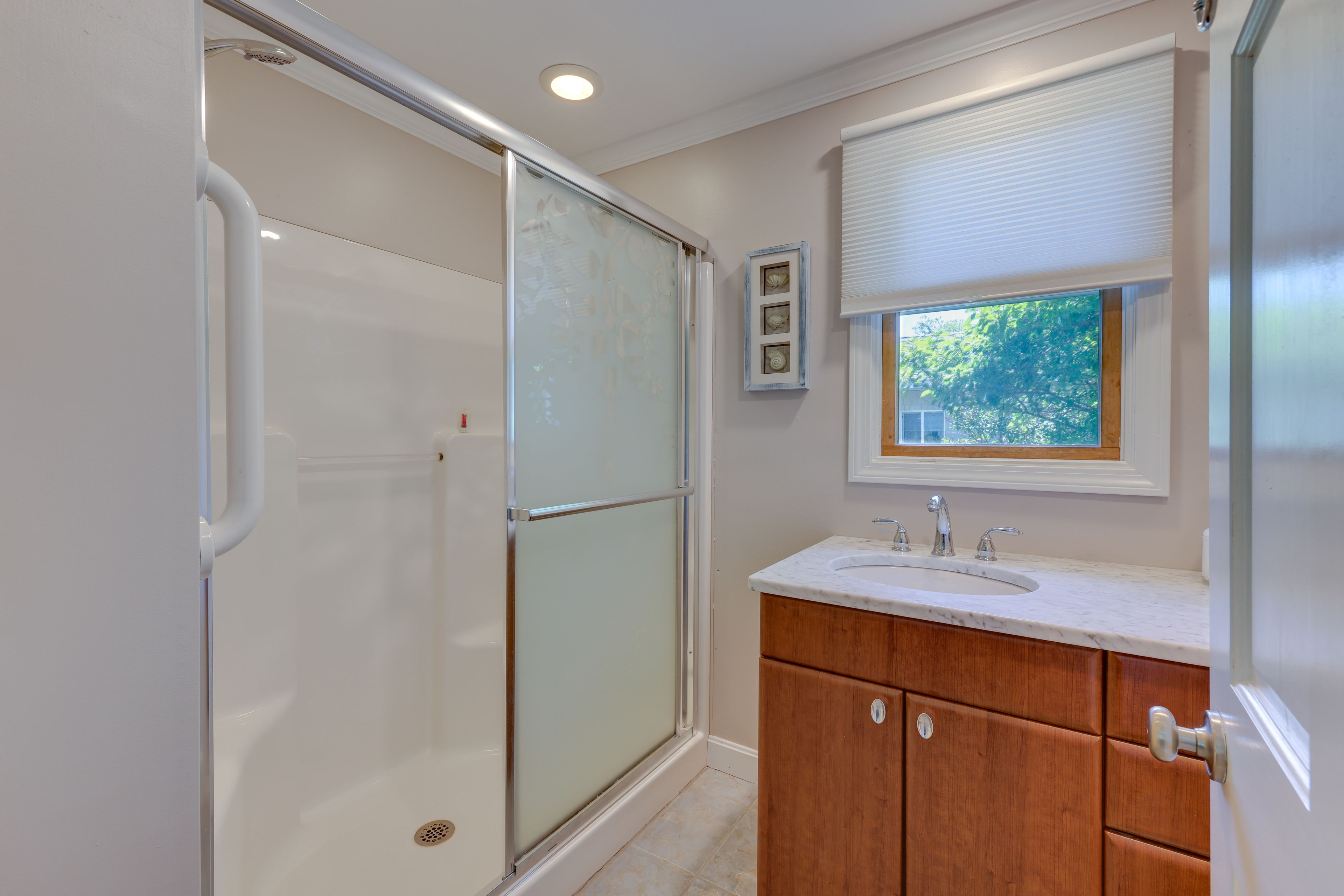 Full Bathroom | 1st Floor