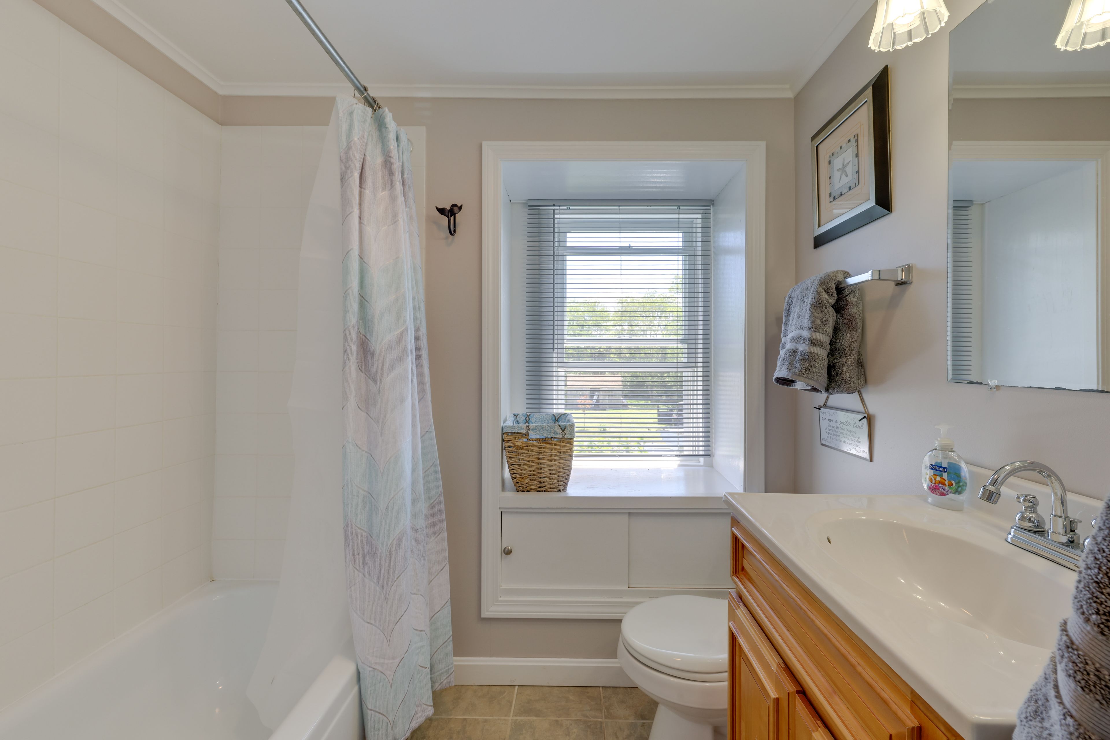 Full Bathroom | 2nd Floor