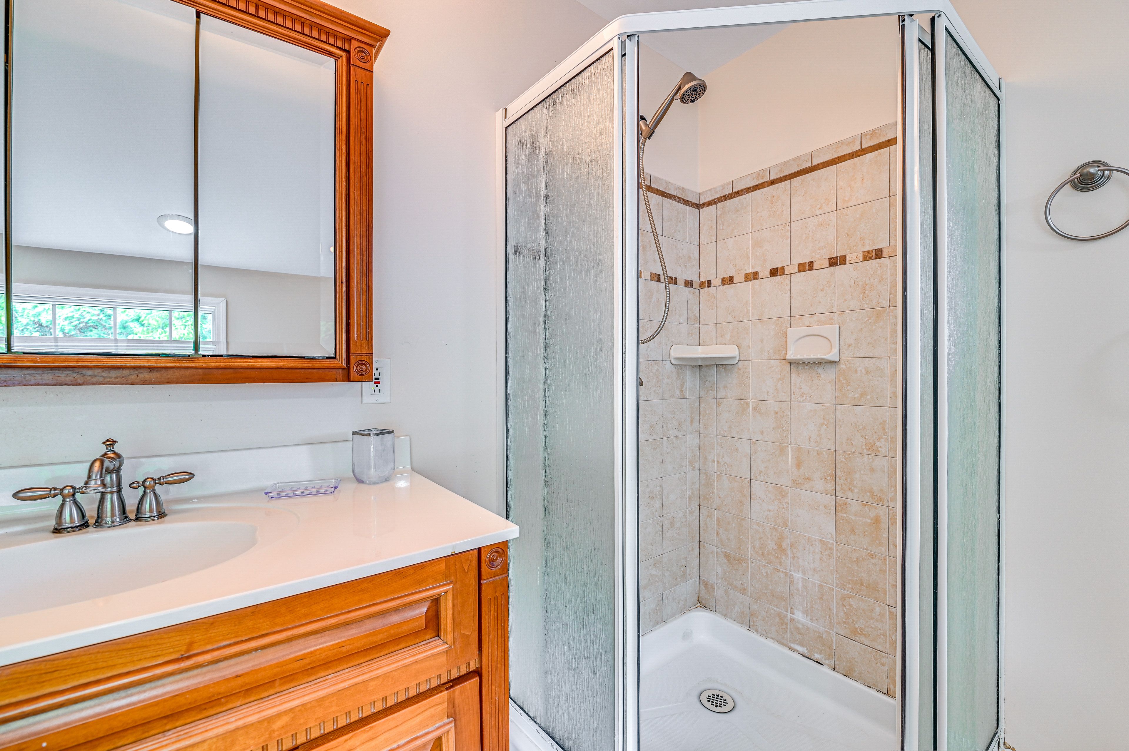 Full Bathroom | 2nd Floor