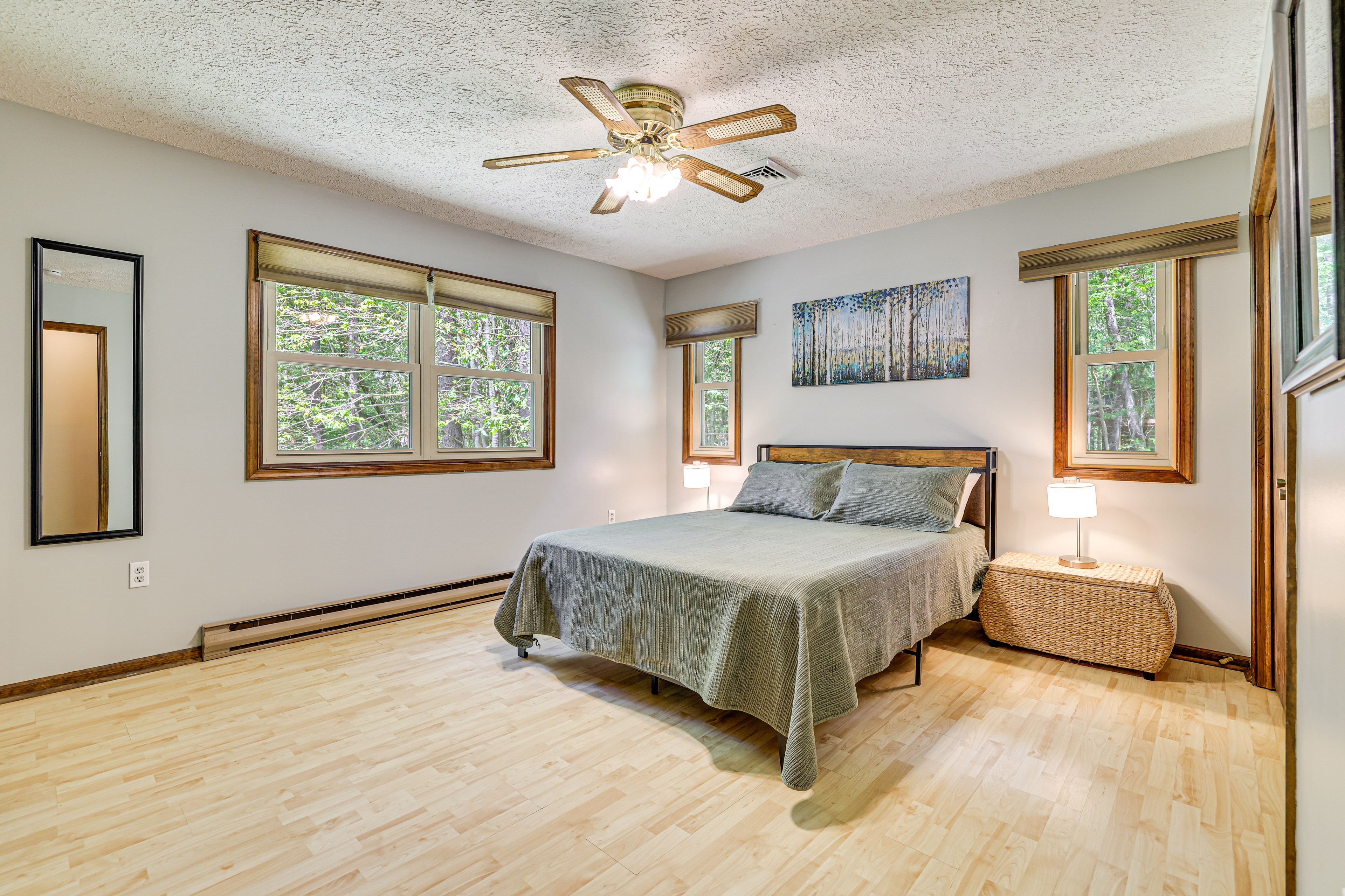 Bedroom 1 | Queen Bed | En-Suite Bathroom